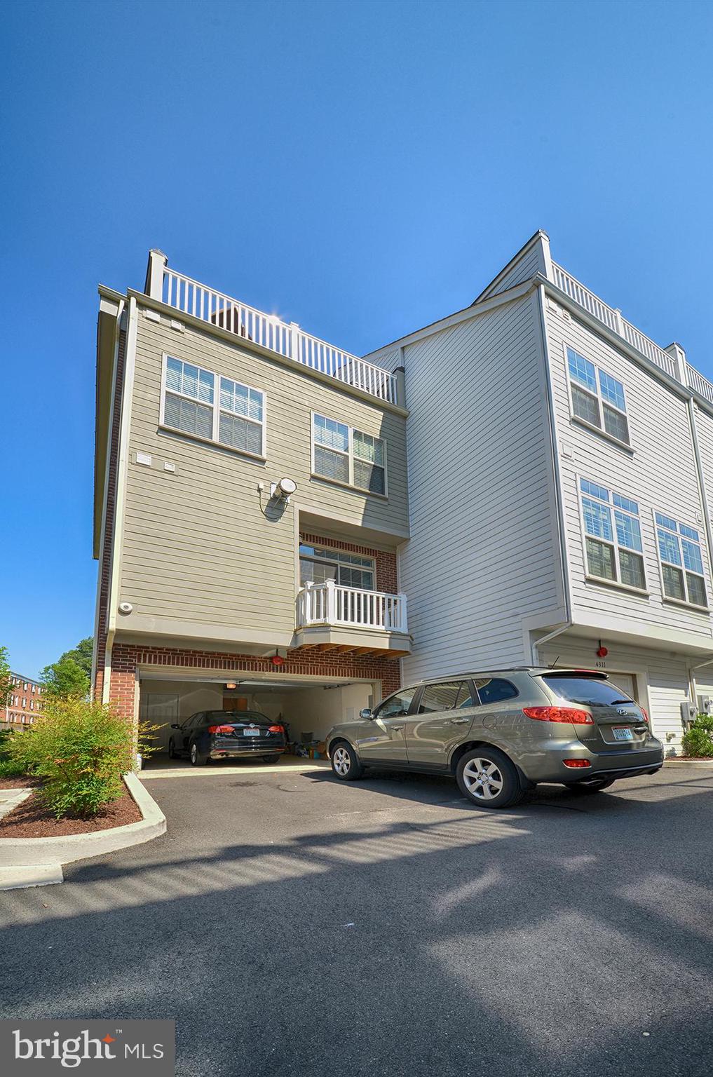 BUCKINGHAM COMMONS - Residential Lease