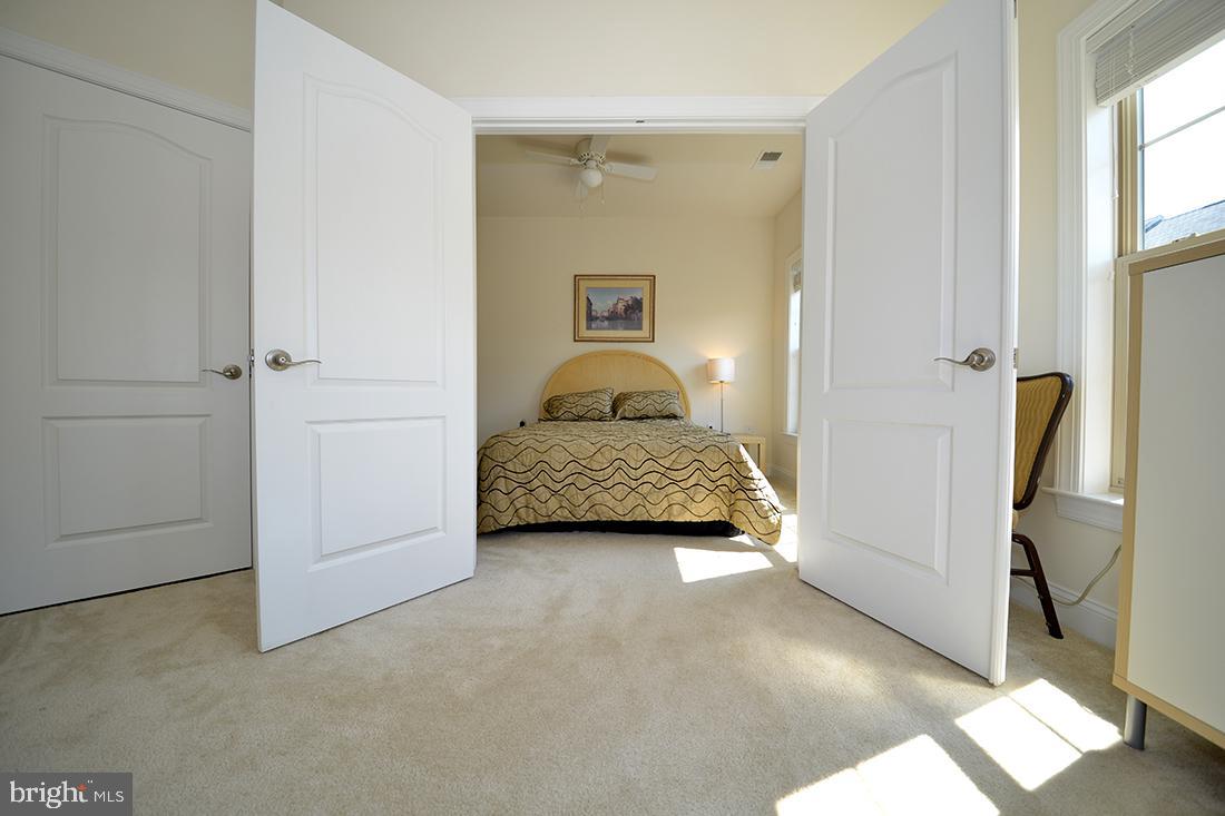 BUCKINGHAM COMMONS - Residential Lease