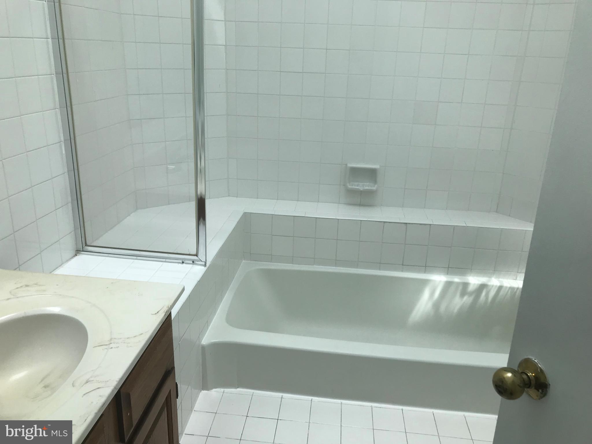 LAFAYETTE FOREST - Residential Lease