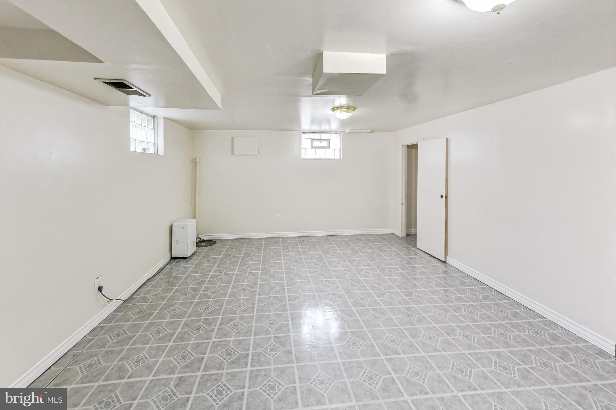 HAMILTON HILLS - Residential Lease