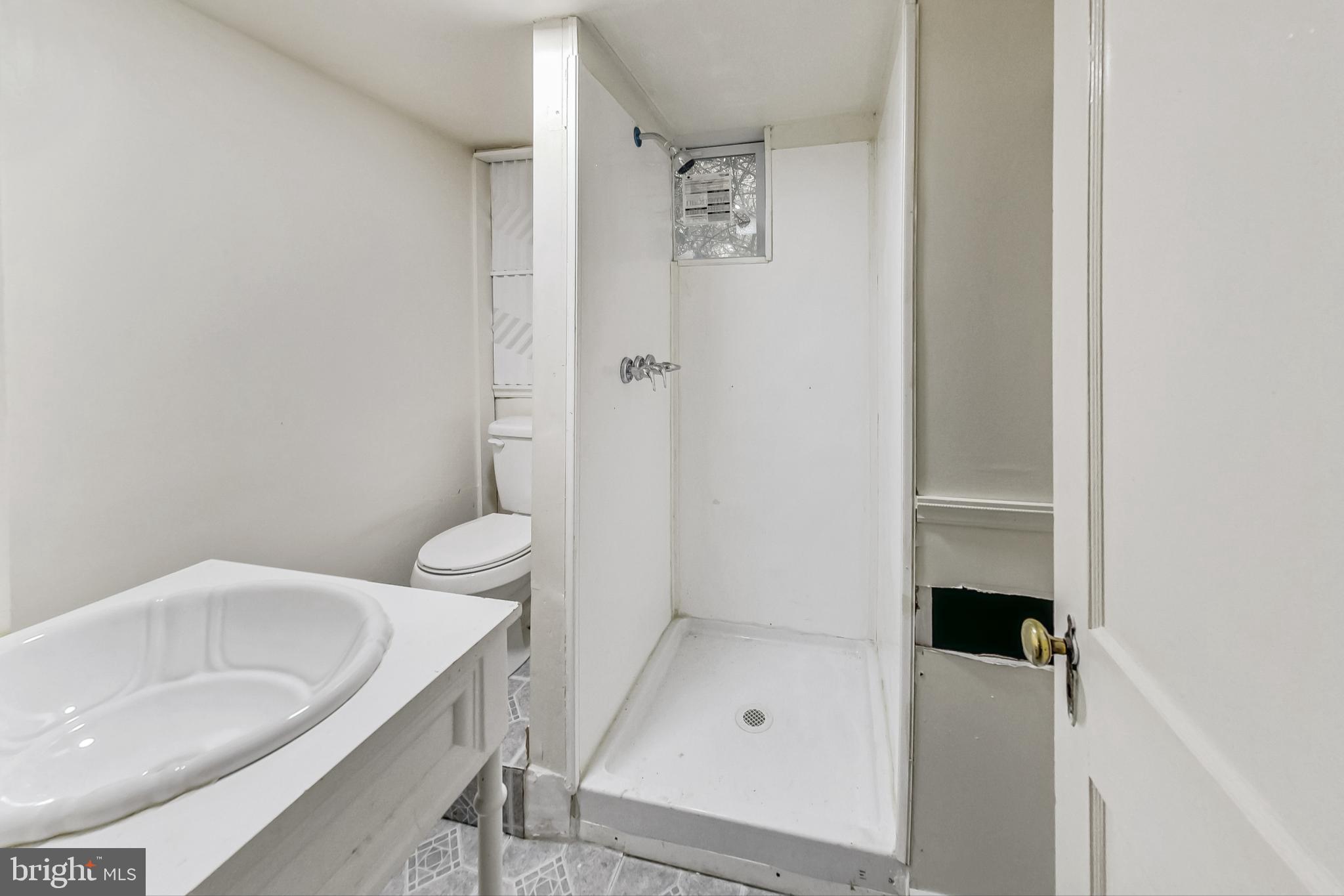 HAMILTON HILLS - Residential Lease