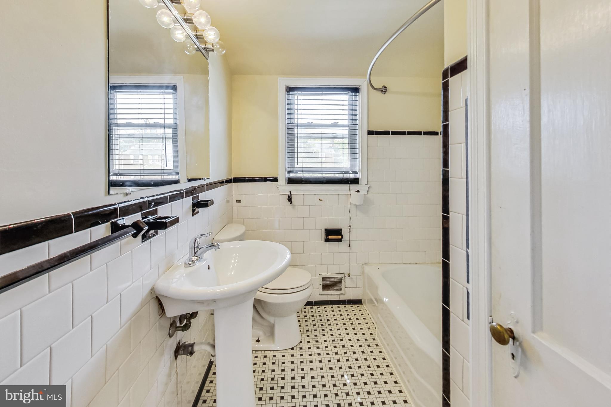 HAMILTON HILLS - Residential Lease