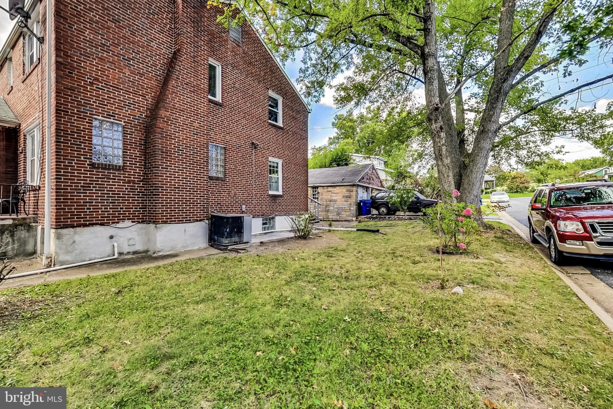 HAMILTON HILLS - Residential Lease