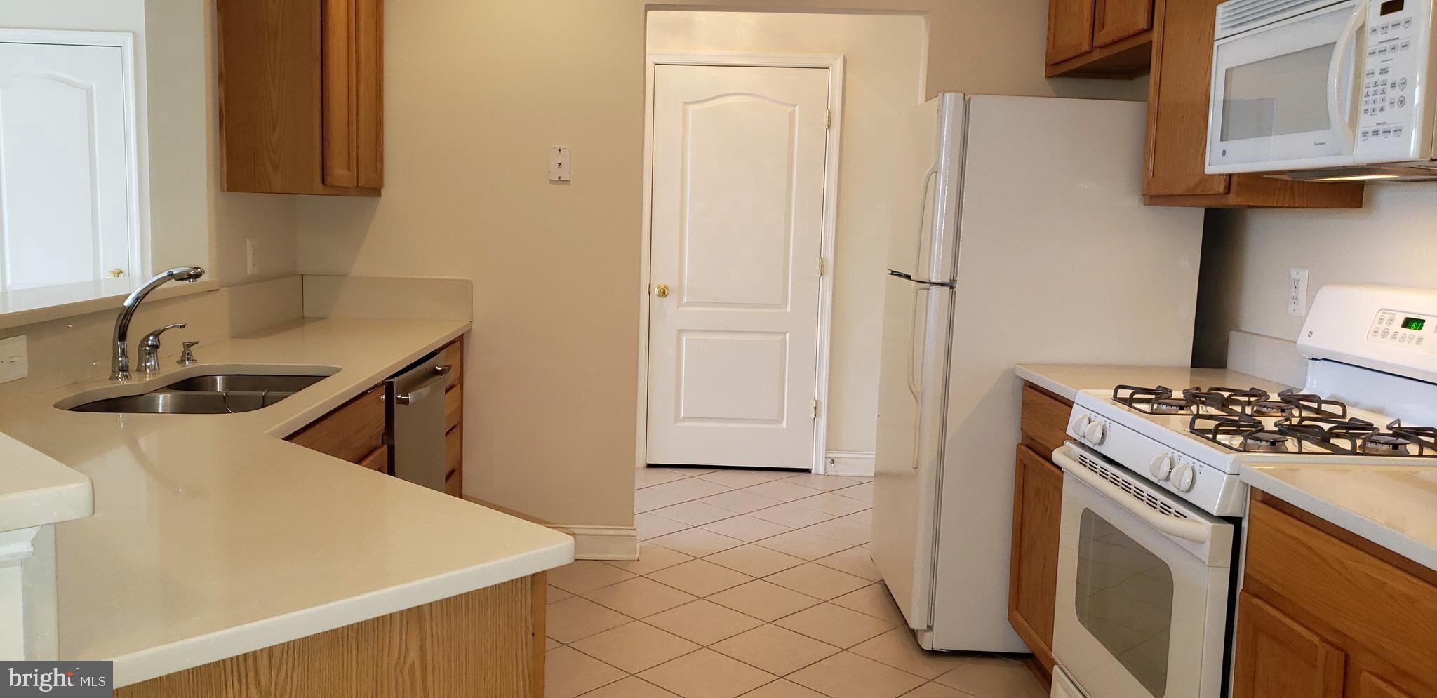 RIVER HILL - Residential Lease