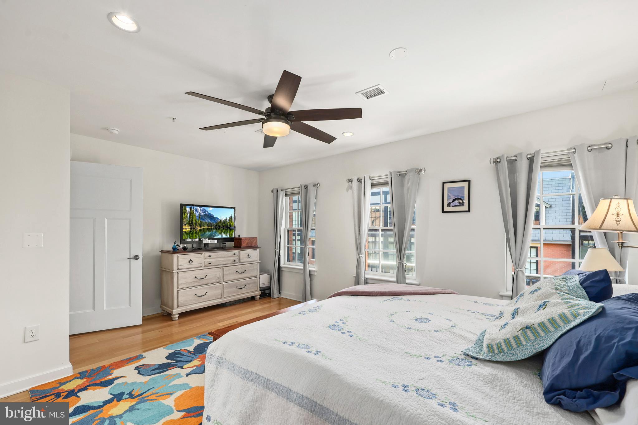 GASLIGHT SQUARE - Residential
