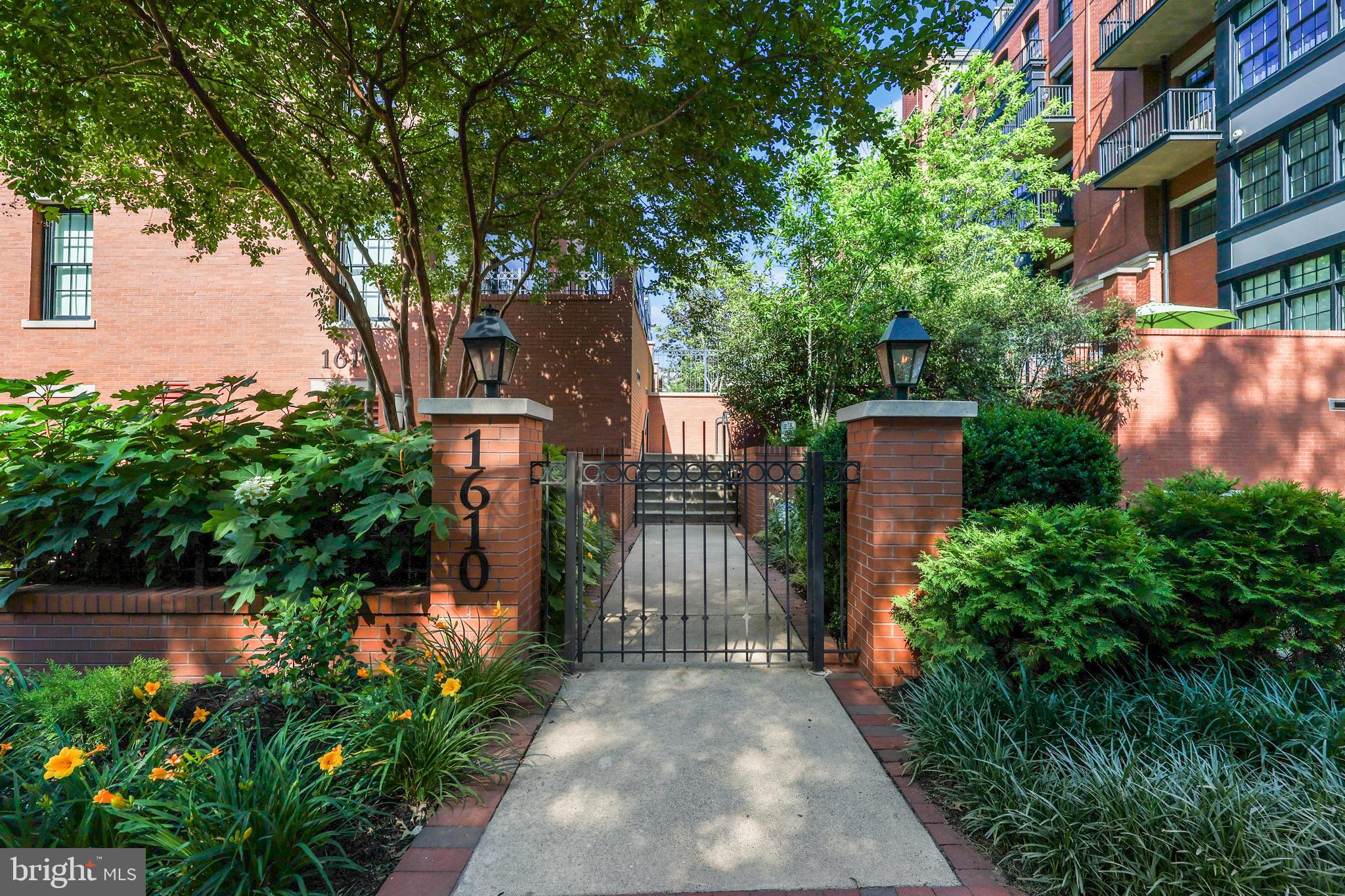 GASLIGHT SQUARE - Residential