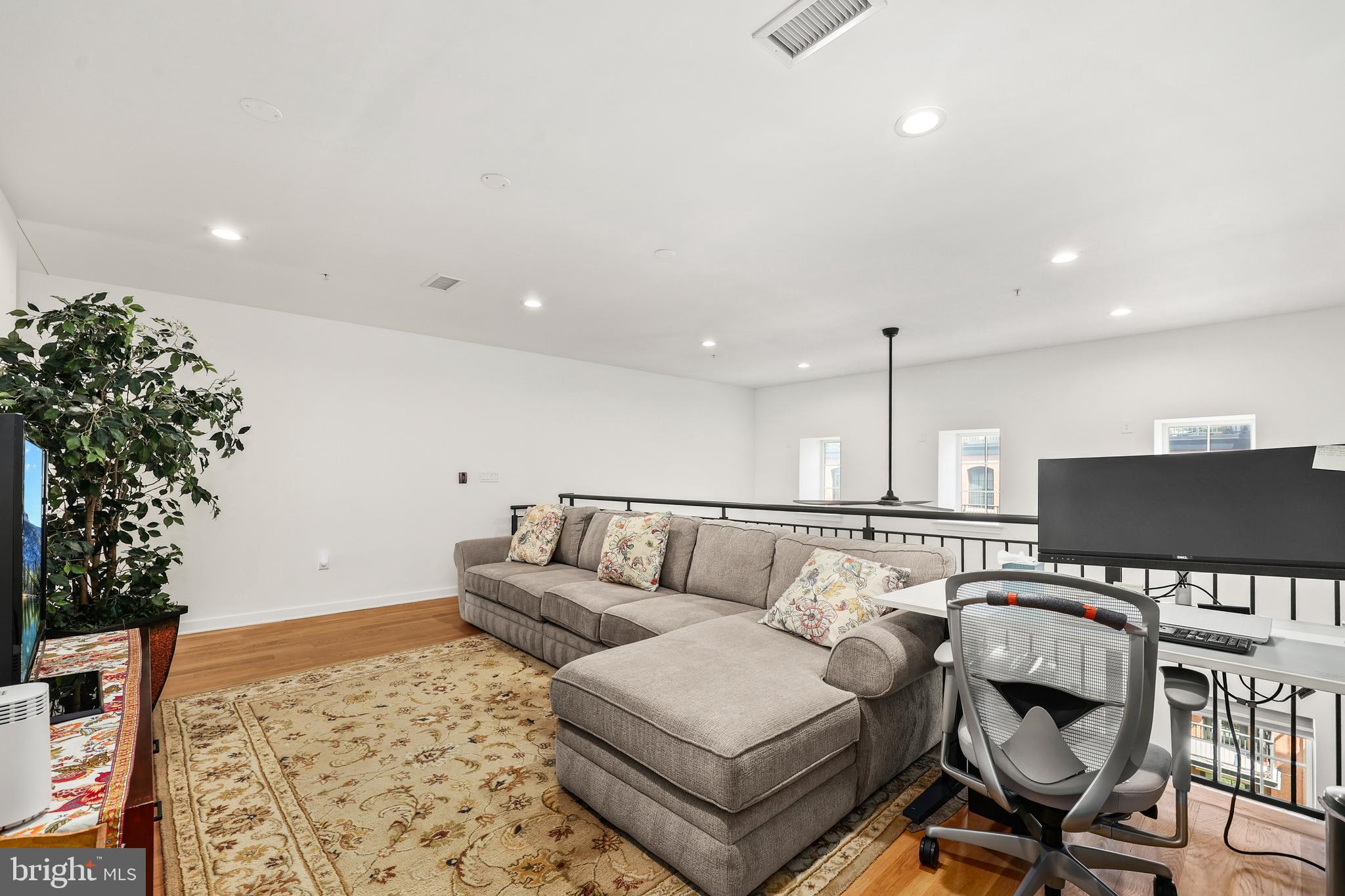 GASLIGHT SQUARE - Residential