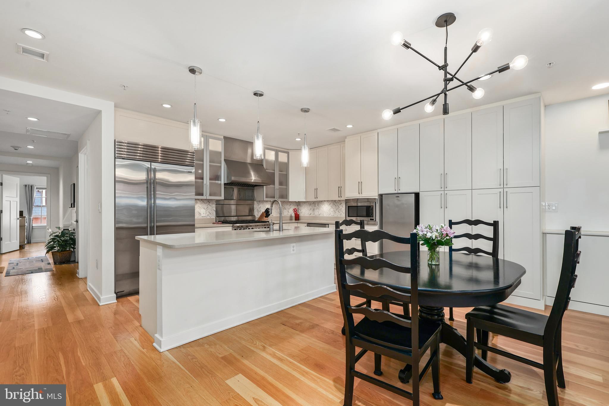 GASLIGHT SQUARE - Residential