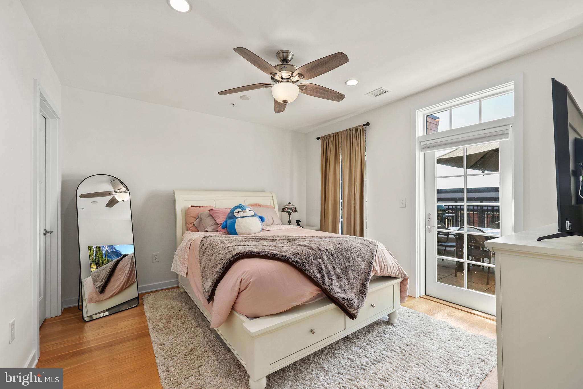 GASLIGHT SQUARE - Residential