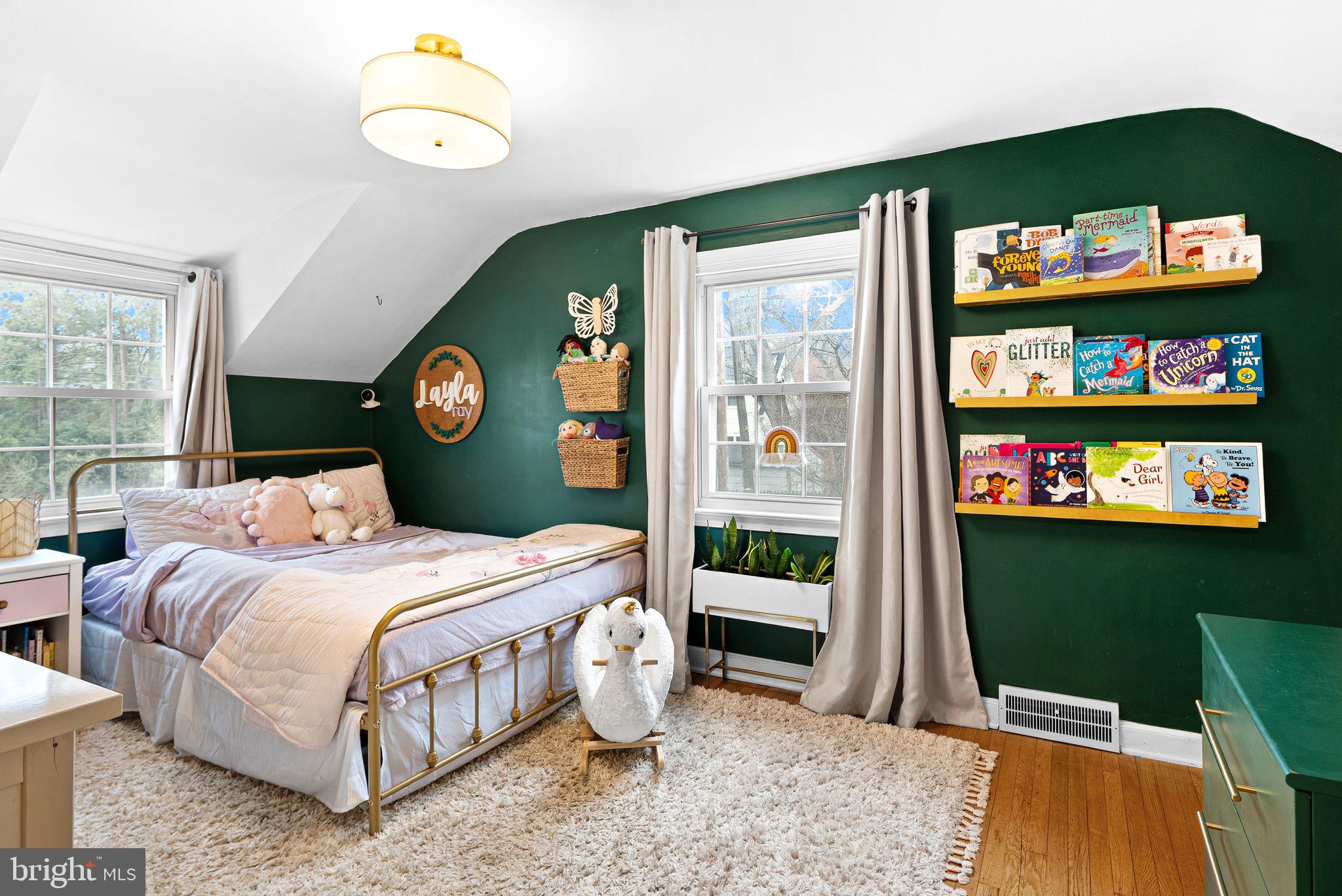 TWICKENHAM VILLAGE - Residential