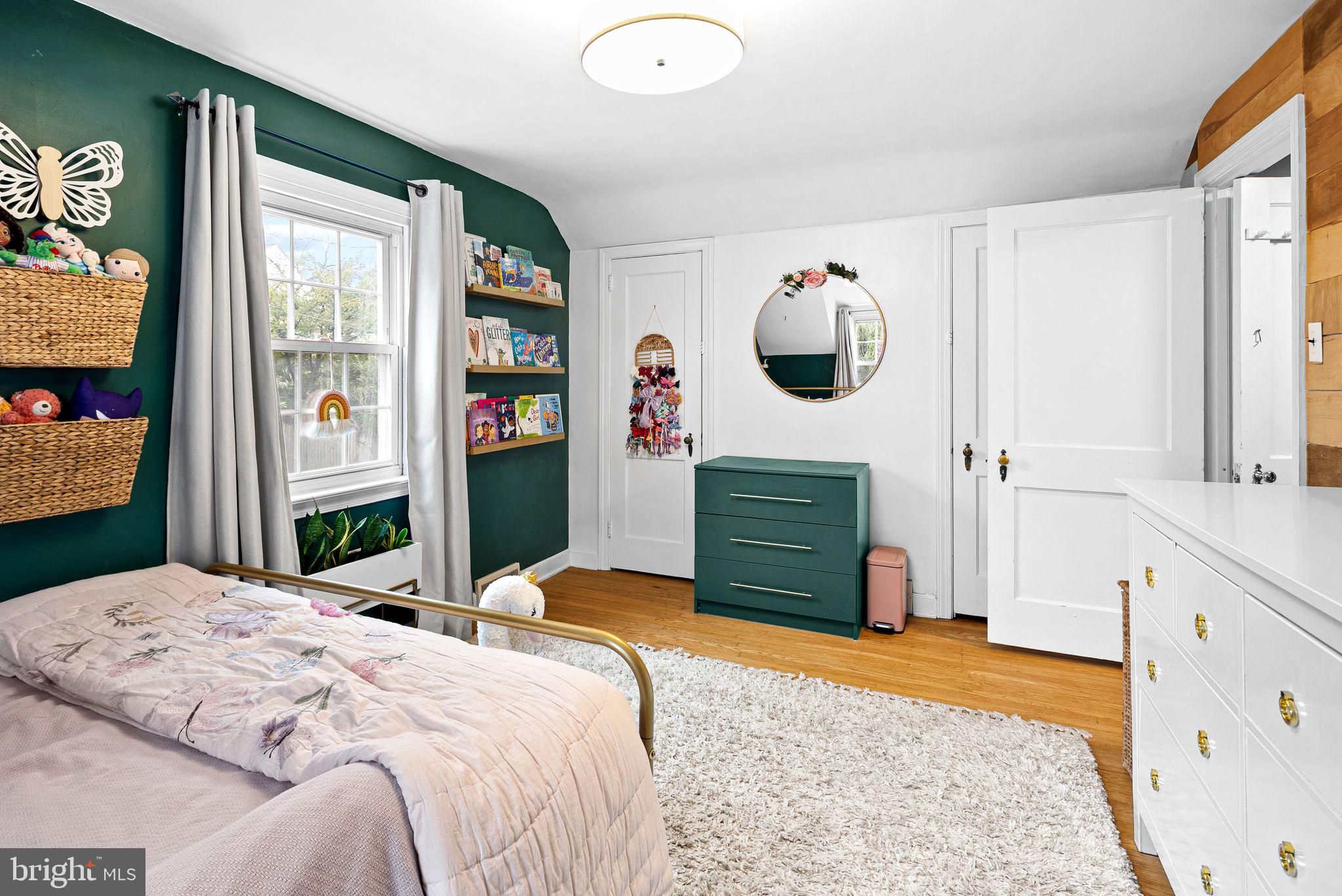 TWICKENHAM VILLAGE - Residential