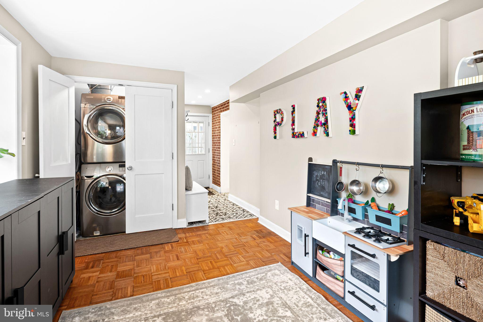 TWICKENHAM VILLAGE - Residential