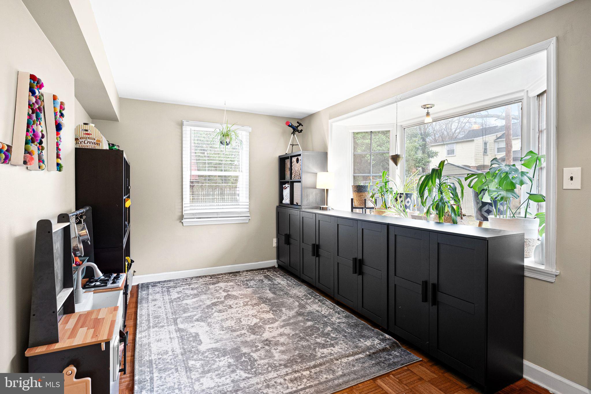 TWICKENHAM VILLAGE - Residential