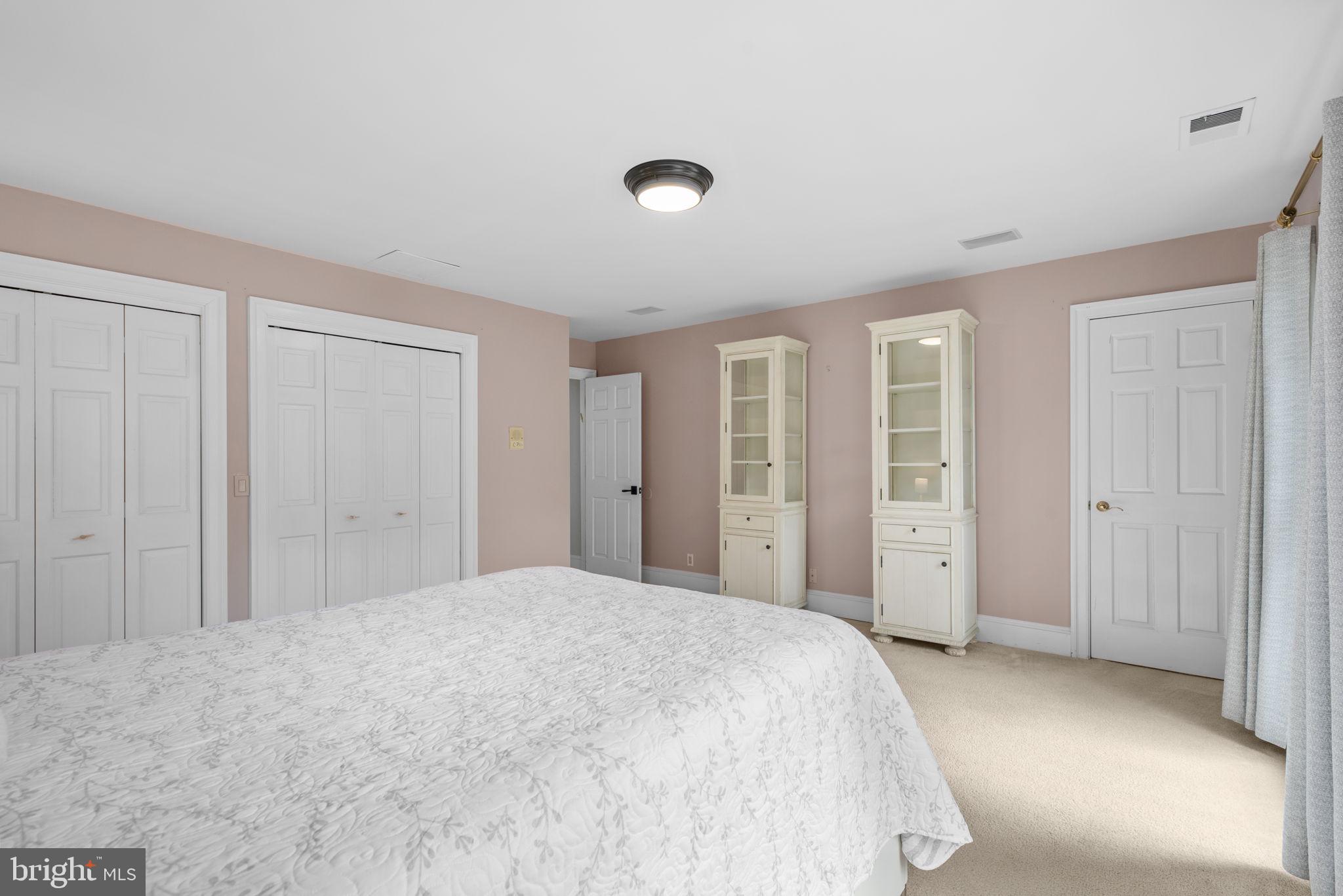 BURLEIGH MANOR - Residential