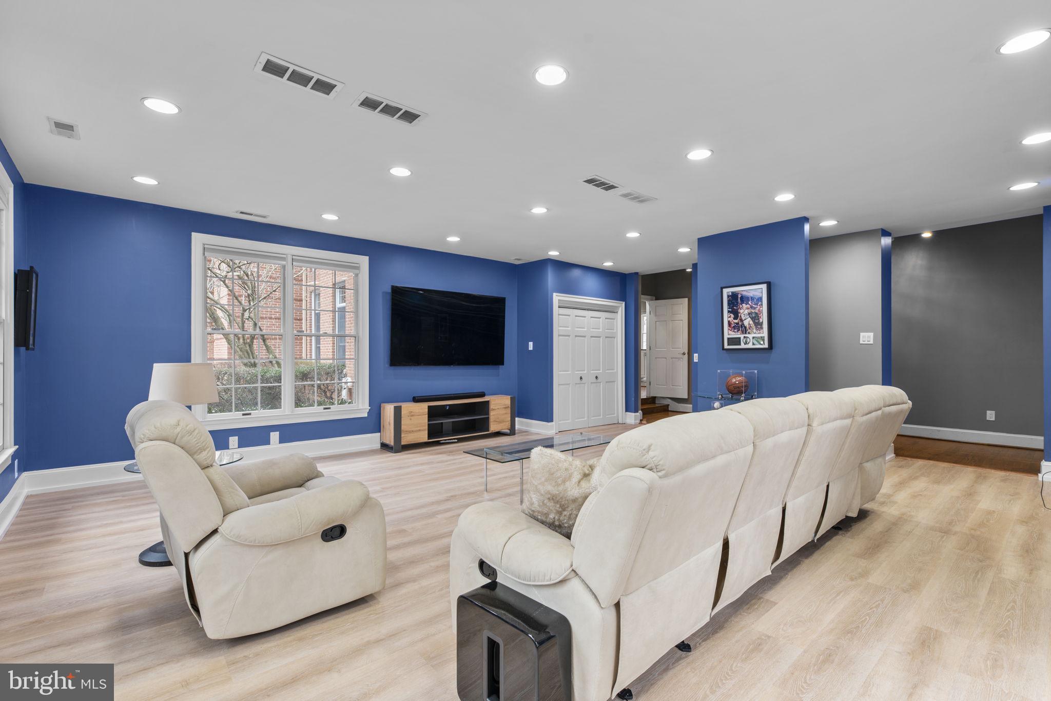 BURLEIGH MANOR - Residential