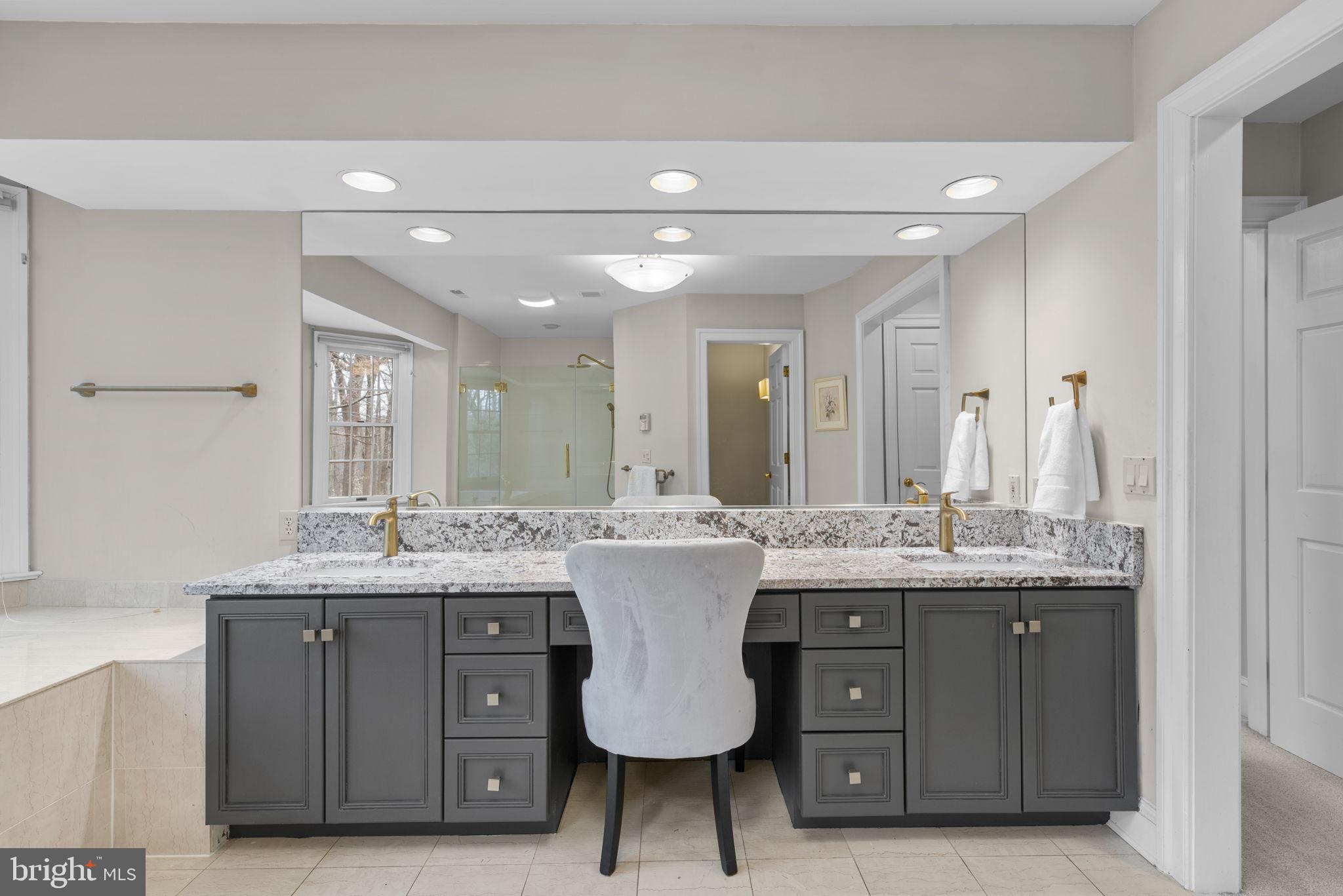 BURLEIGH MANOR - Residential