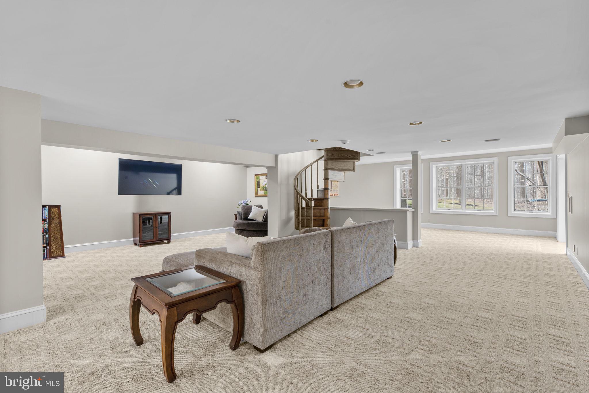 BURLEIGH MANOR - Residential