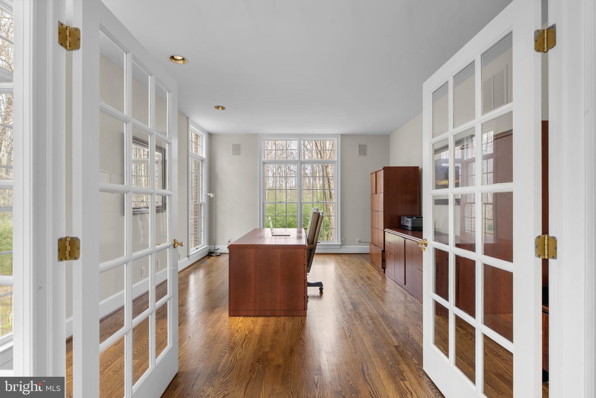 BURLEIGH MANOR - Residential