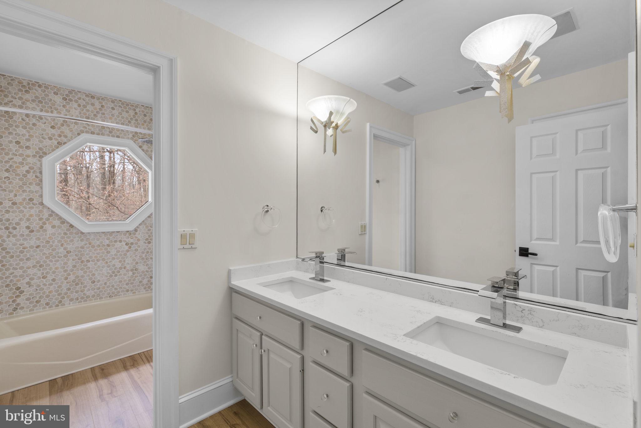 BURLEIGH MANOR - Residential