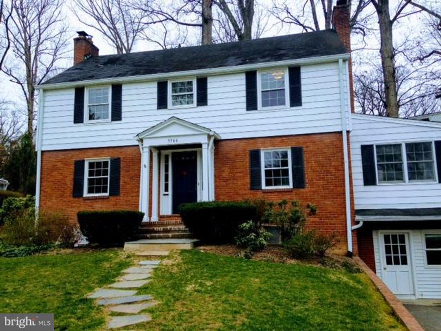 Beautifully renovated center hall colonial in North Arlington with granite countertops, stainless steel appliances, hardwood floors with lots of space and light. Walk out basement is has high ceilings and lots of finished space, 4 bedrooms, 2 baths, 1830 square feet. Westover shops and library within walking distance.