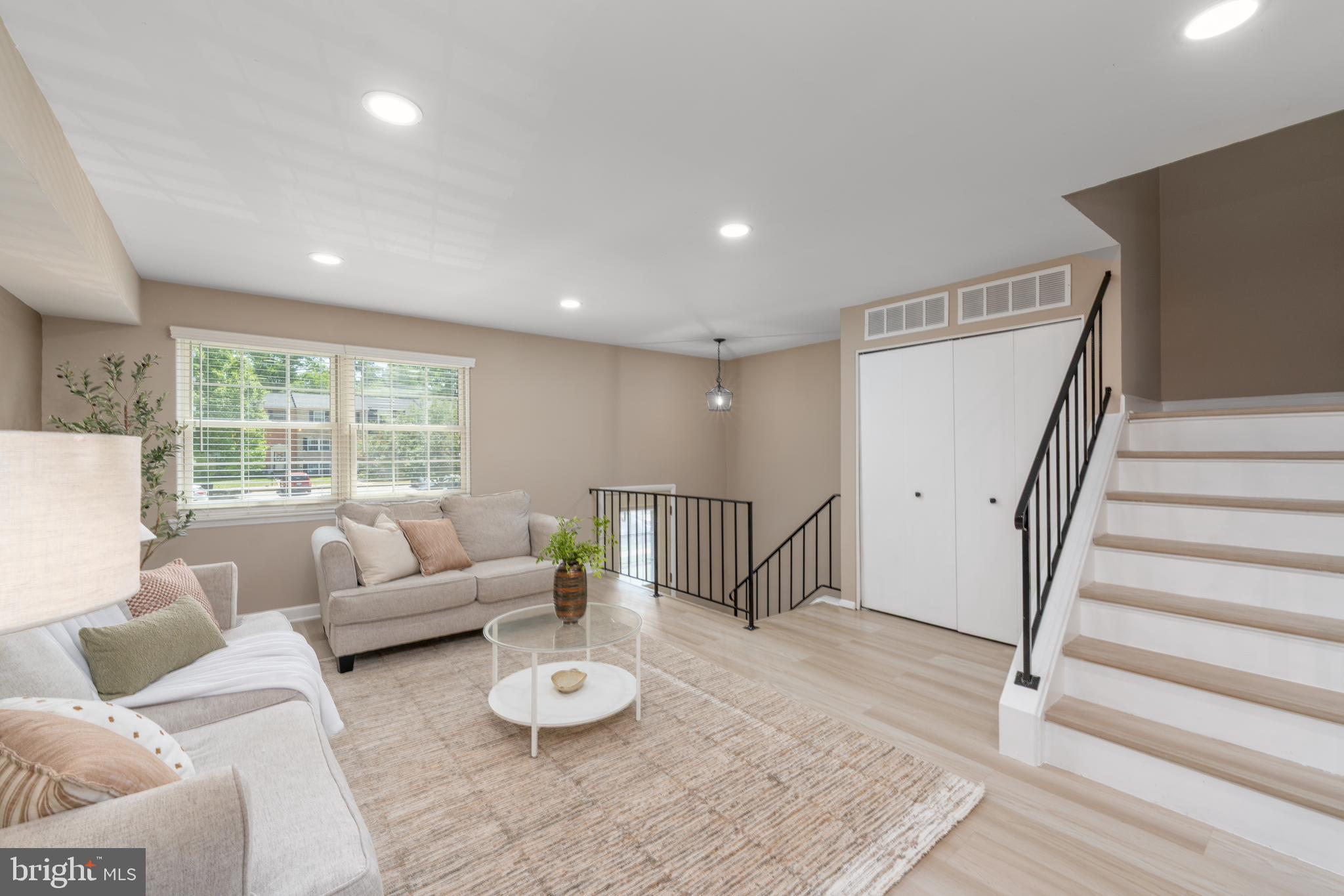 26 GOLDEN HILL CT