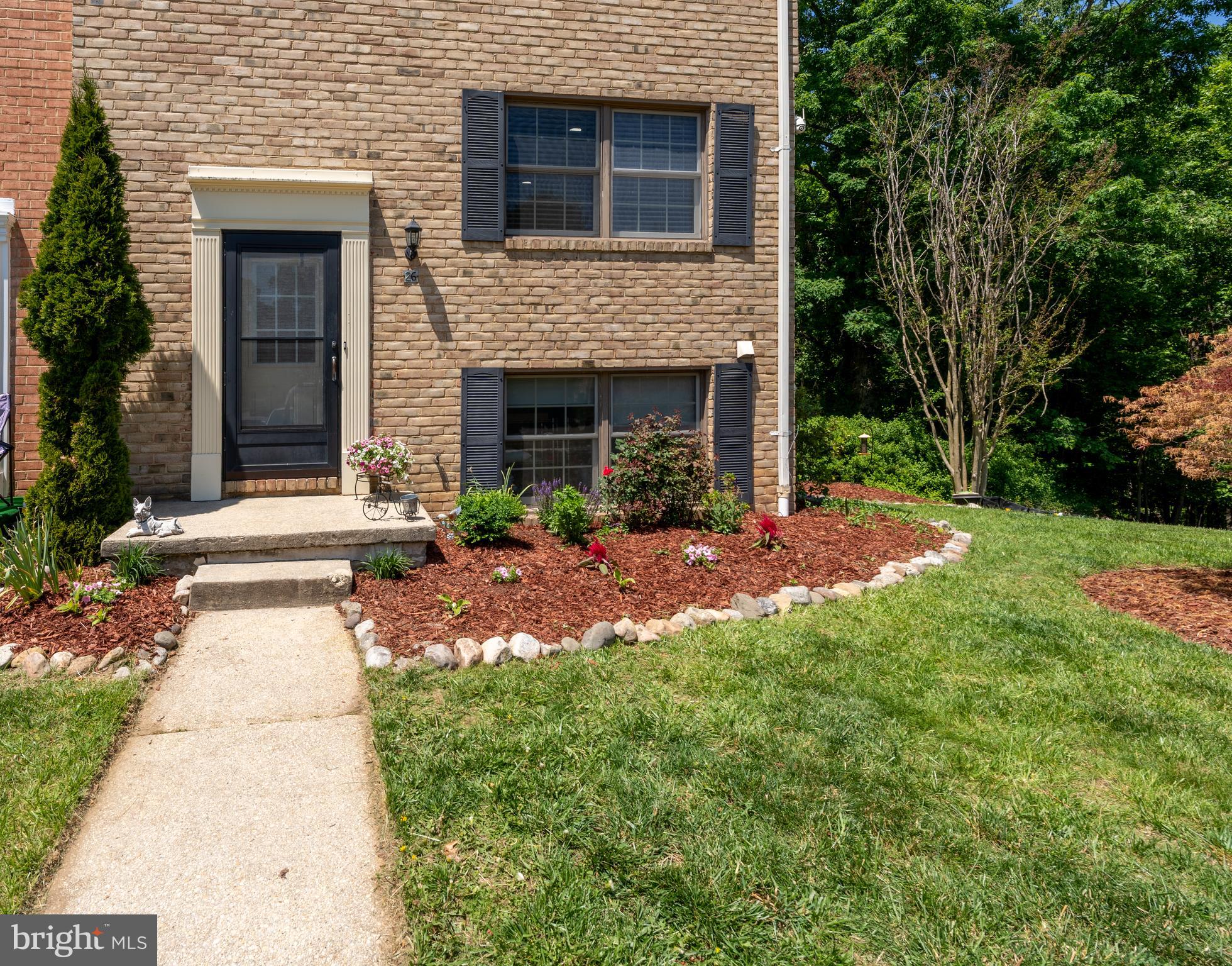 26 GOLDEN HILL CT