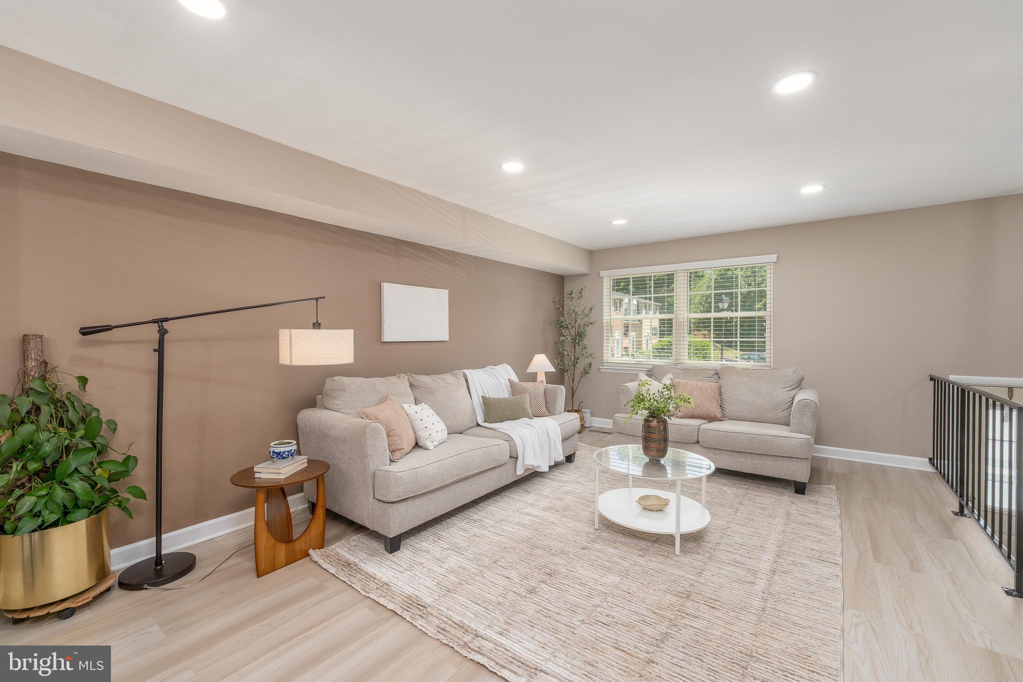 26 GOLDEN HILL CT
