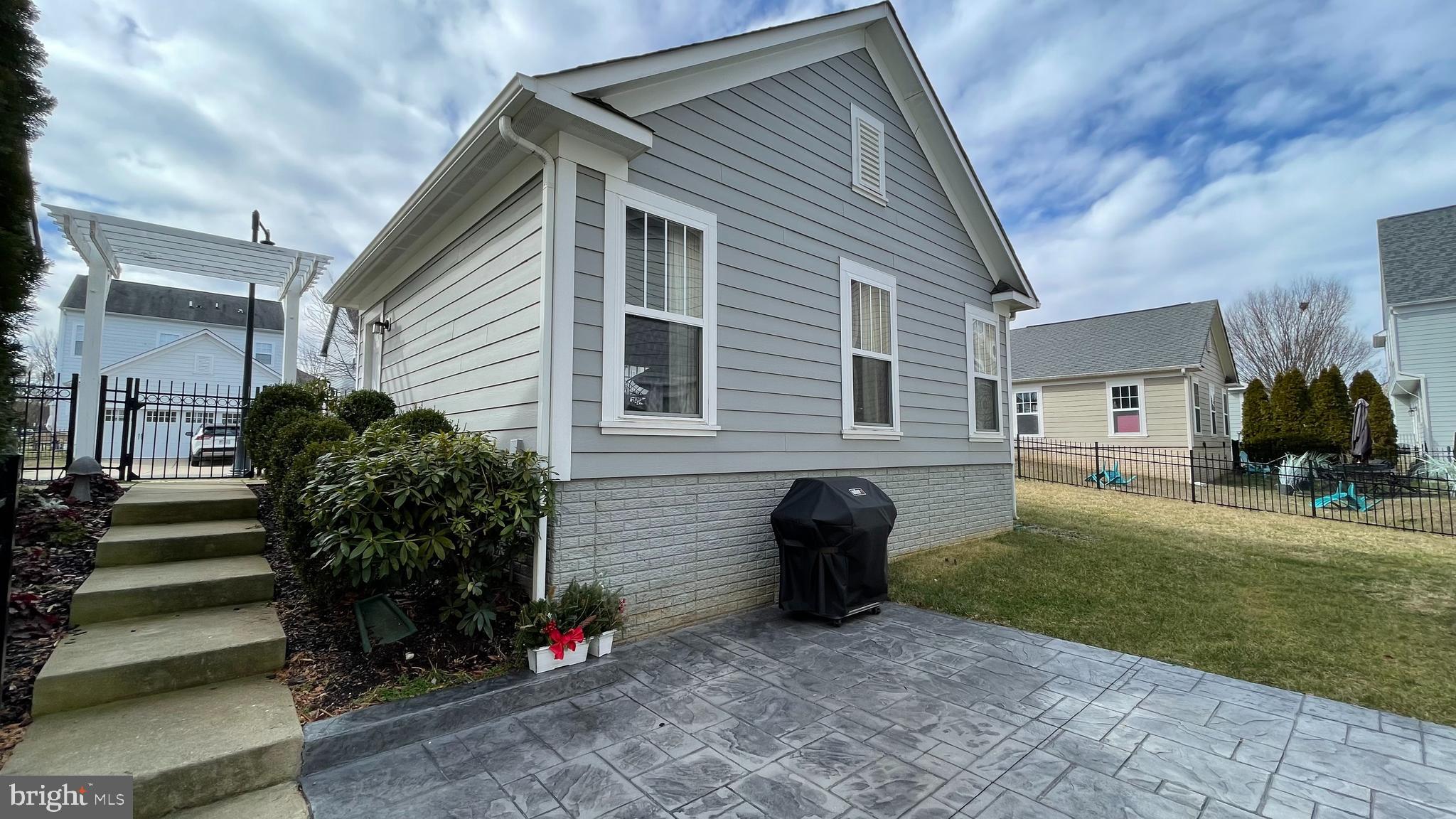 VILLAGE OF IDLEWILD - Residential Lease