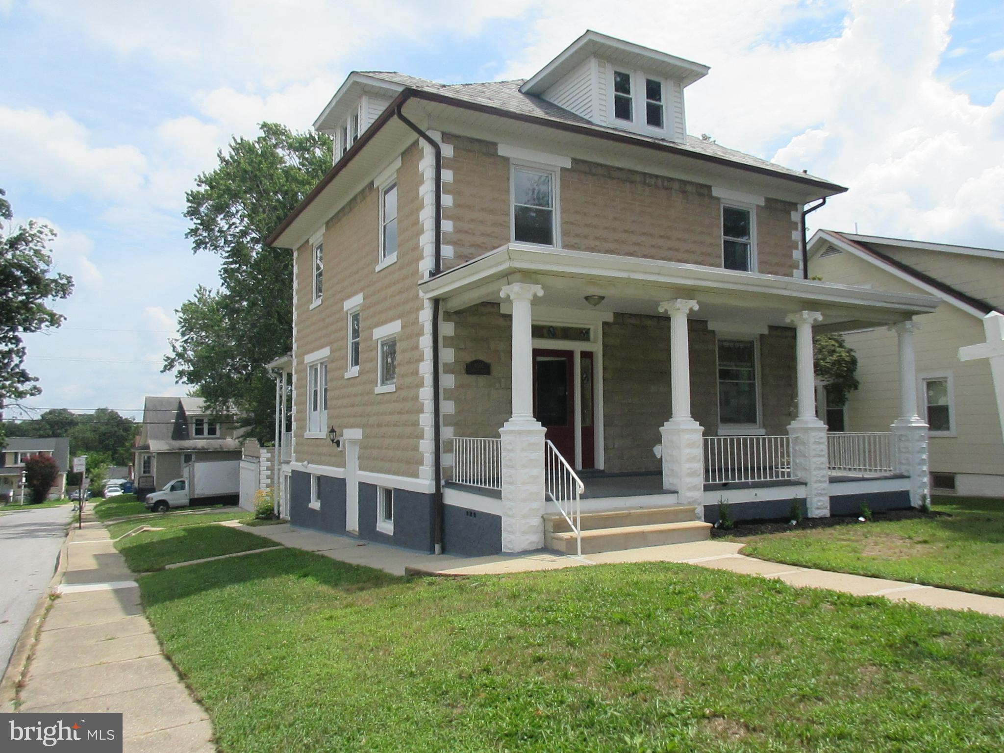 THIS A BEAUTIFULLY RENOVATED SPACIOUS CORNER PROPERTY WITH ENOUGH ROOMS FOR A VERY LARGE FAMILY. BEAUTIFULLY LANDSCAPED LEVEL FRONT, SIDE AND REAR YARD. THIS PROPERTY WILL BE EXCELLENT FOR A POSSIBLE DAYCARE SCHOOL. ENOUGH GROUND FOR KIDS TO RUN AROUND AND A DETACHED GARAGE FOR 2 VEHICLES. MOST FINANCING OPTIONS ACCEPETED. DON'T MISS OUT ON A VARIOUS CLOSISING COSTS HELP OFFERED BY VARIOUS FINANCIAL INSTITUTIONS AND GOVERNMENT AGENCIES. PLEASE REACH OUT FOR MORE INFO ON CLOSING COSTS HELP.
THIS PROPERTY IS PRICED TO SELL.  THE SELLER IS READY TO WORK WITH A QUALIFIED BUYER.
PROPERTY IS EASY TO SHOW.