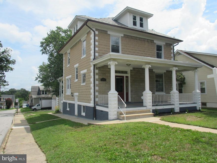 THIS A BEAUTIFULLY RENOVATED SPACIOUS CORNER PROPERTY WITH ENOUGH ROOMS FOR A VERY LARGE FAMILY. BEAUTIFULLY LANDSCAPED LEVEL FRONT, SIDE AND REAR YARD. THIS PROPERTY WILL BE EXCELLENT FOR A POSSIBLE DAYCARE SCHOOL. ENOUGH GROUND FOR KIDS TO RUN AROUND AND A DETACHED GARAGE FOR 2 VEHICLES. MOST FINANCING OPTIONS ACCEPETED. DON'T MISS OUT ON A VARIOUS CLOSISING COSTS HELP OFFERED BY VARIOUS FINANCIAL INSTITUTIONS AND GOVERNMENT AGENCIES. PLEASE REACH OUT FOR MORE INFO ON CLOSING COSTS HELP.
THIS PROPERTY IS PRICED TO SELL.  THE SELLER IS READY TO WORK WITH A QUALIFIED BUYER.
PROPERTY IS EASY TO SHOW.