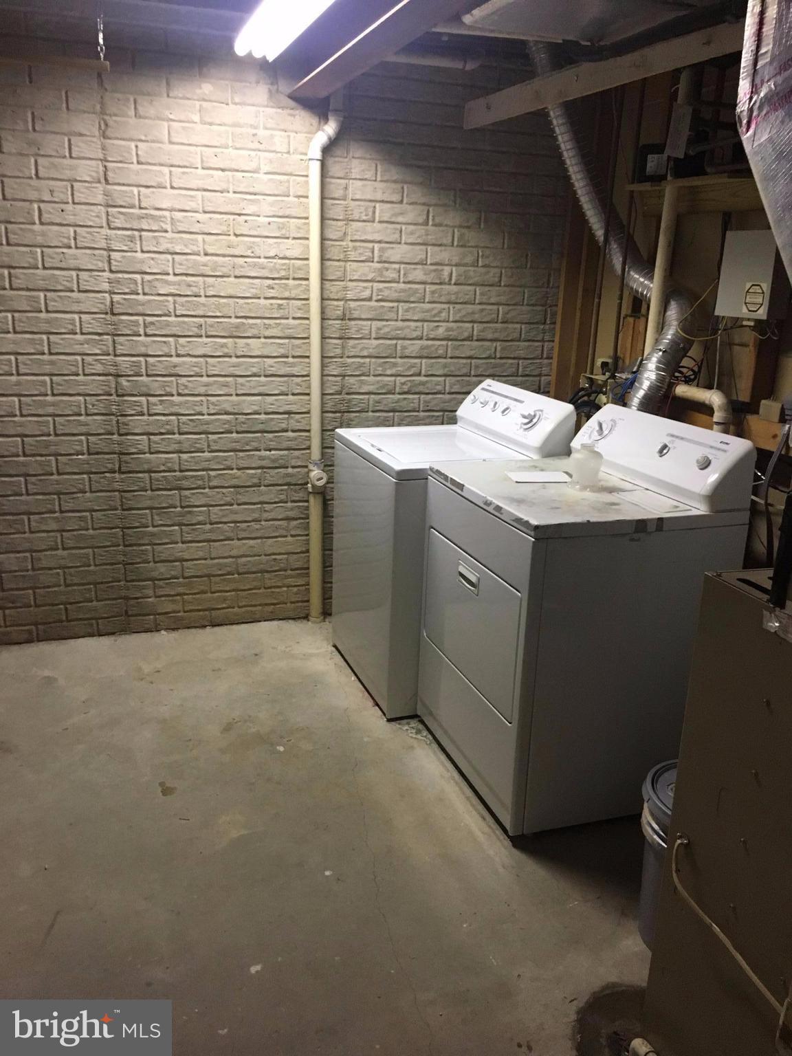 DALE CITY - Residential Lease