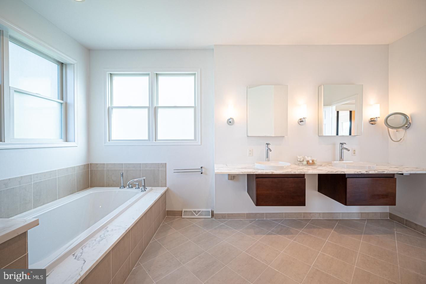 BROAD RUN KNOLL - Residential