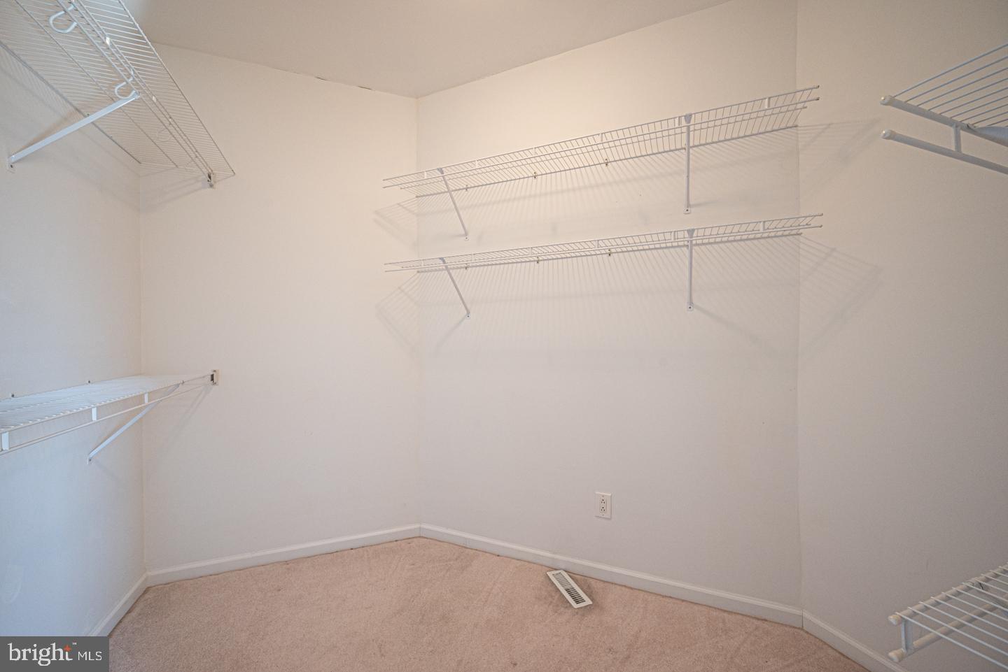 BROAD RUN KNOLL - Residential