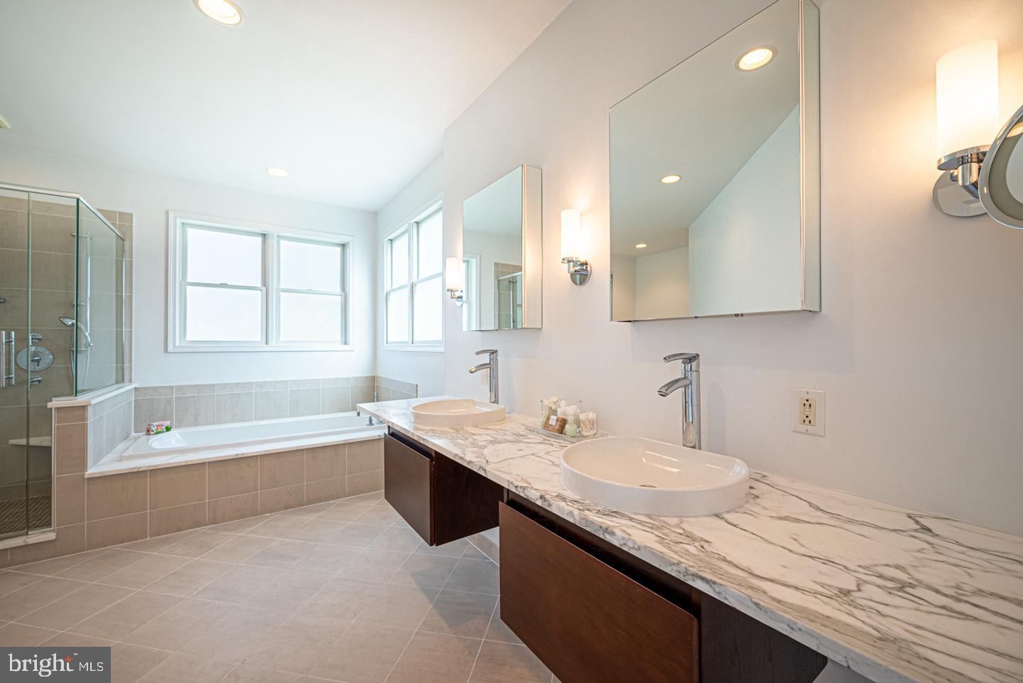 BROAD RUN KNOLL - Residential