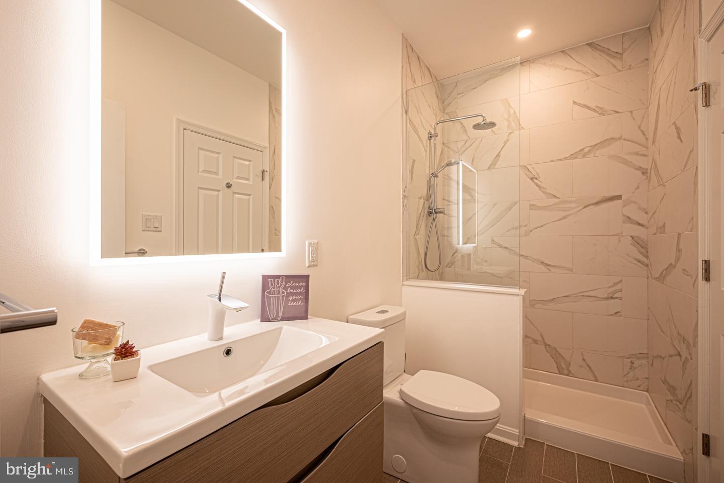 BROAD RUN KNOLL - Residential