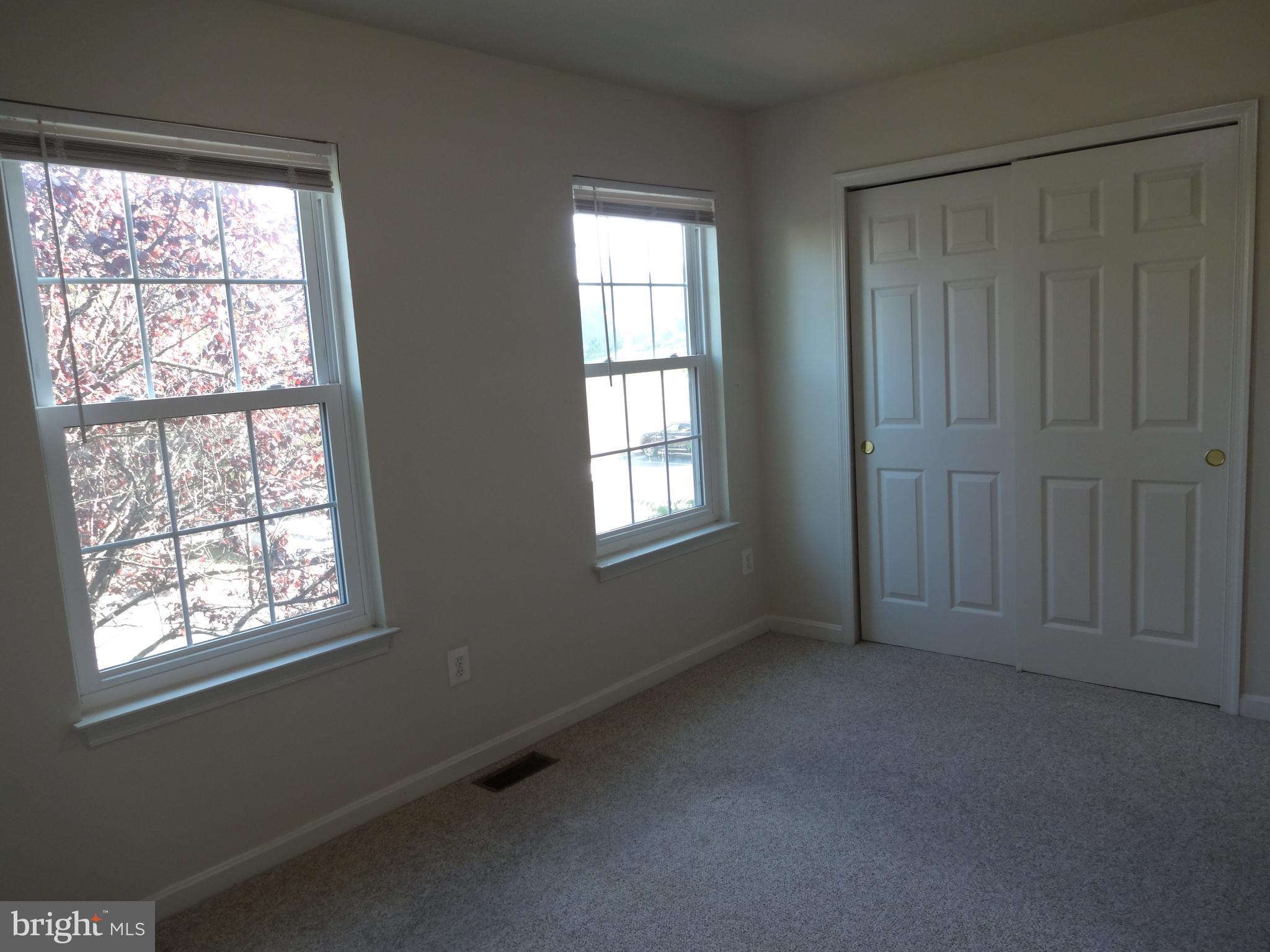 FAIR LAKES LAND BAY - Residential Lease