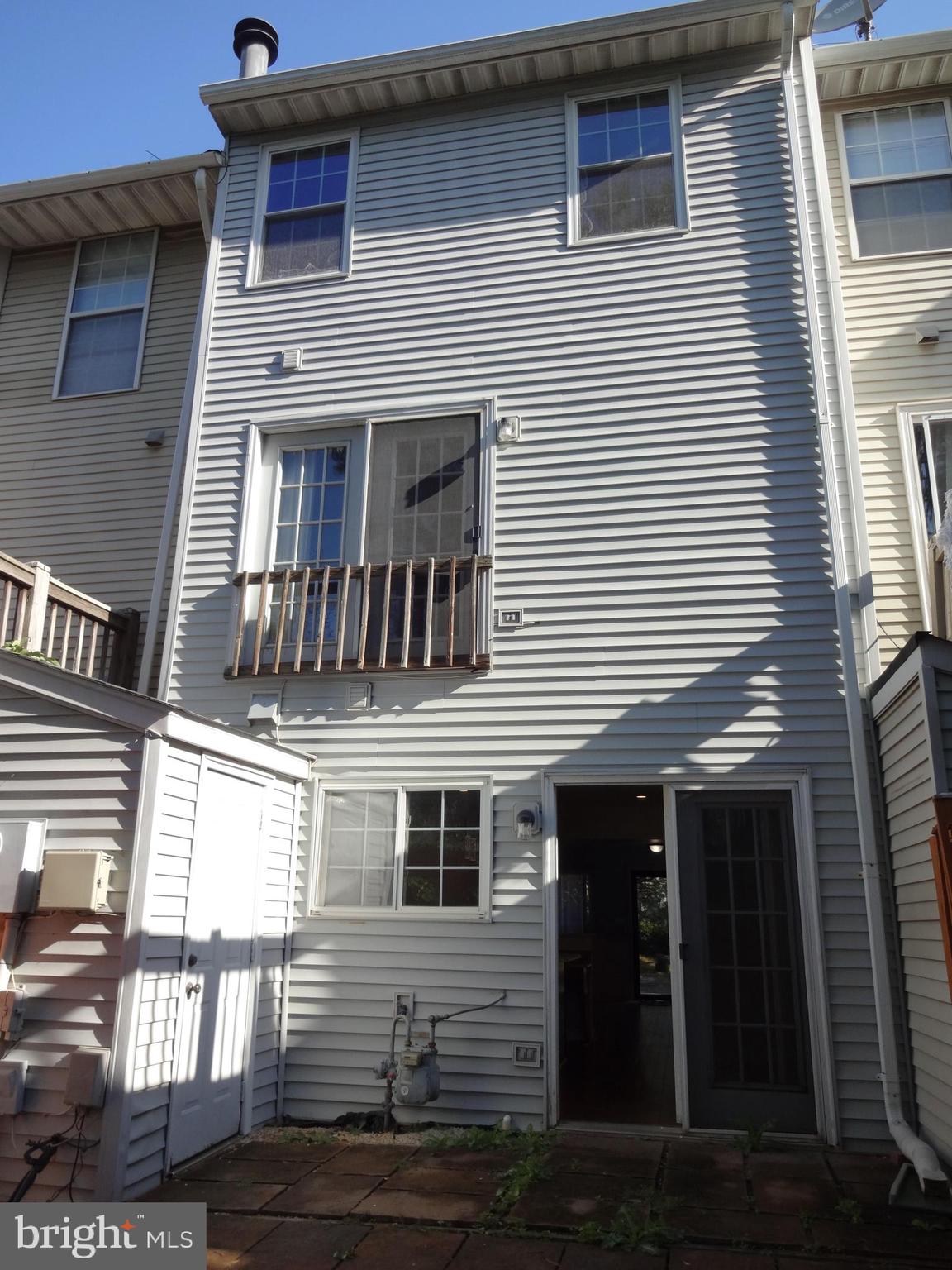 FAIR LAKES LAND BAY - Residential Lease