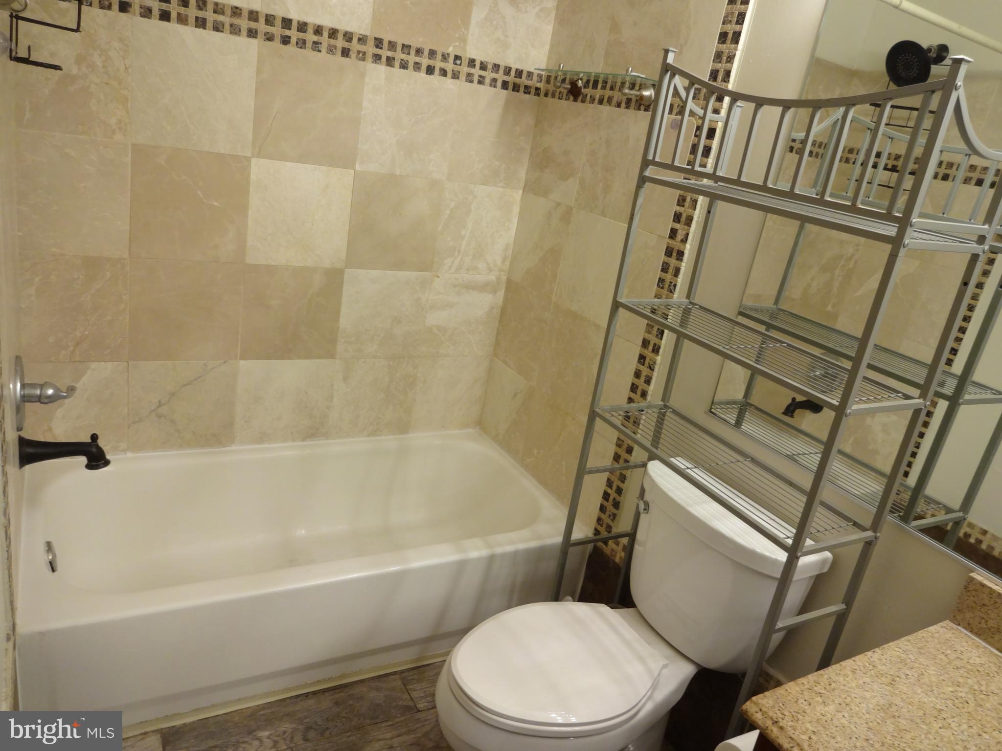 FAIR LAKES LAND BAY - Residential Lease