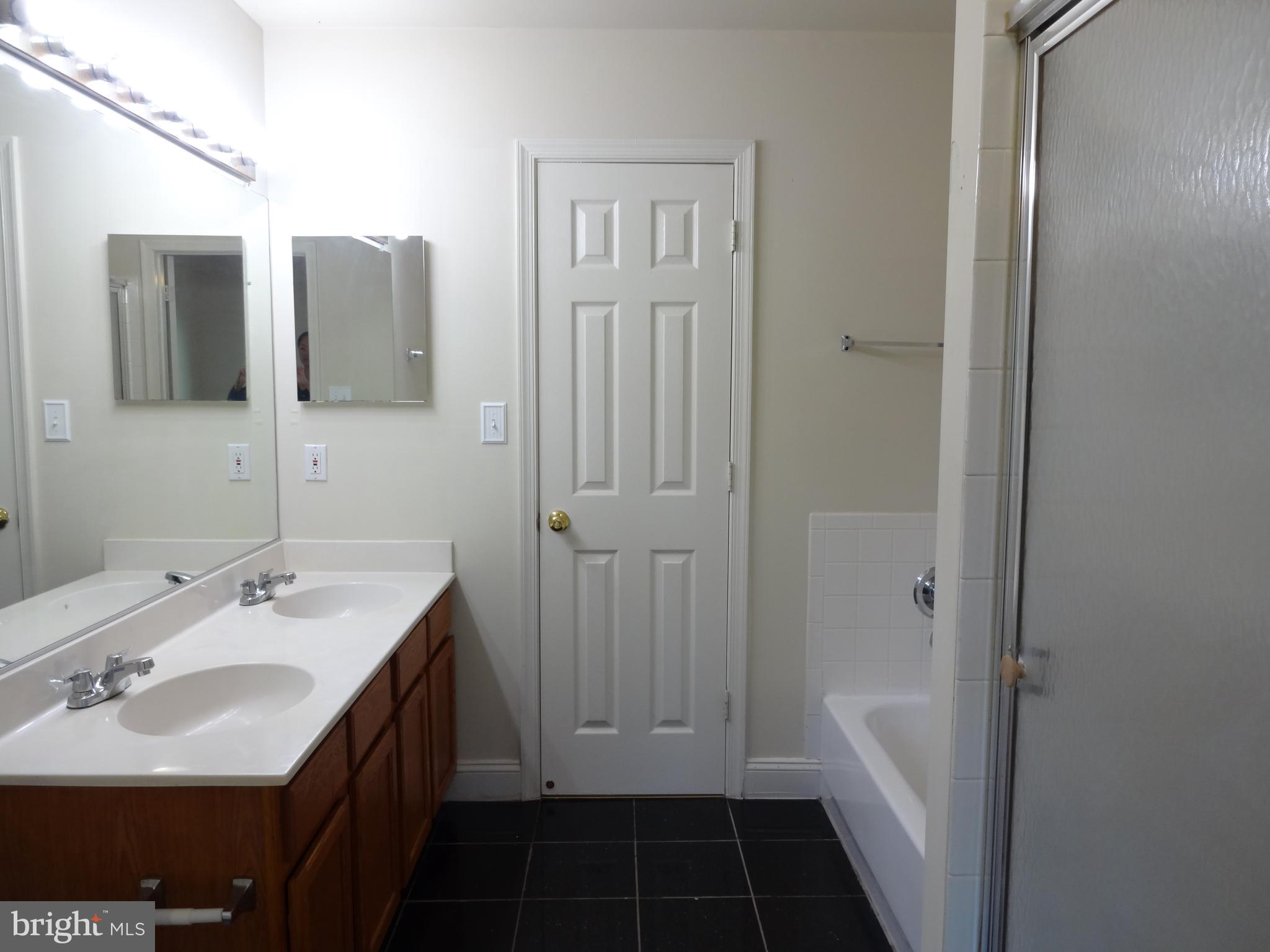 FAIR LAKES LAND BAY - Residential Lease