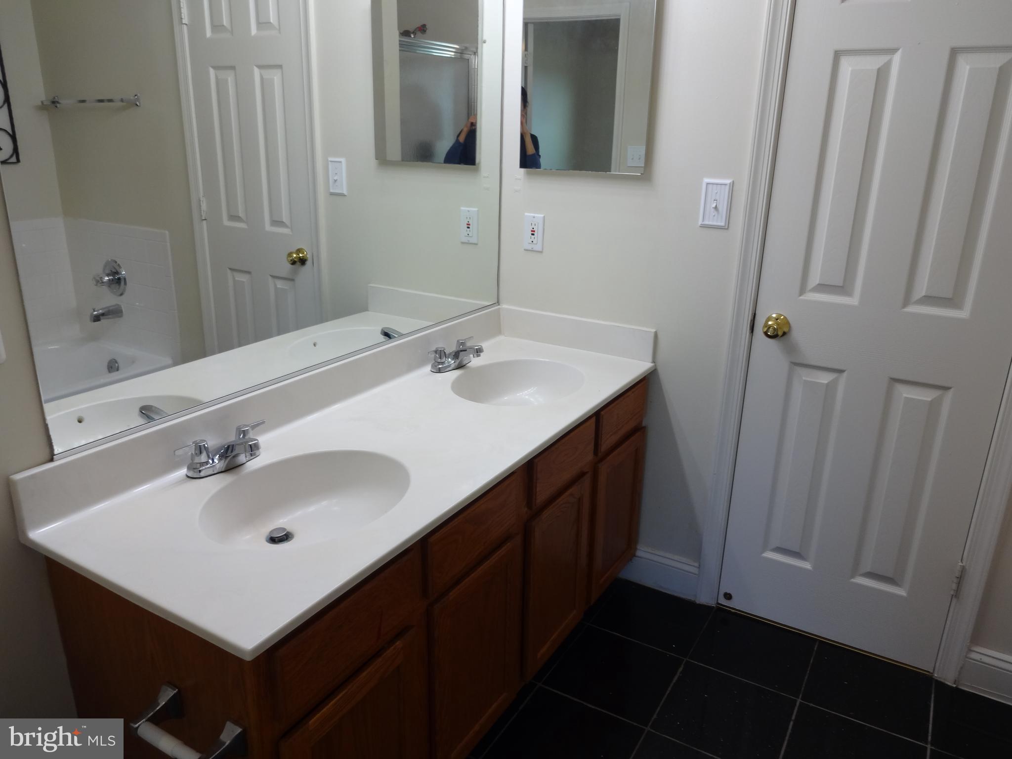 FAIR LAKES LAND BAY - Residential Lease