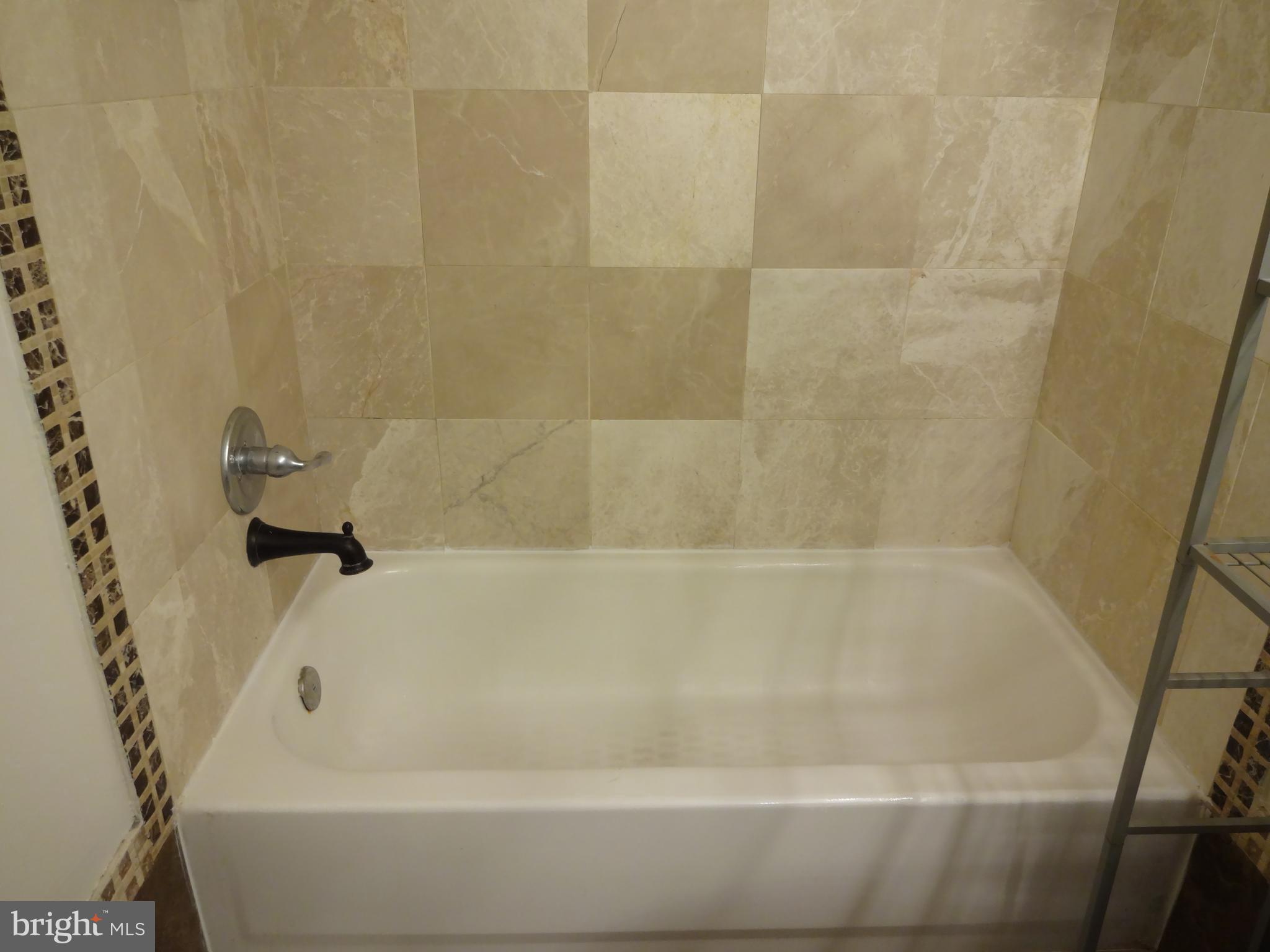 FAIR LAKES LAND BAY - Residential Lease