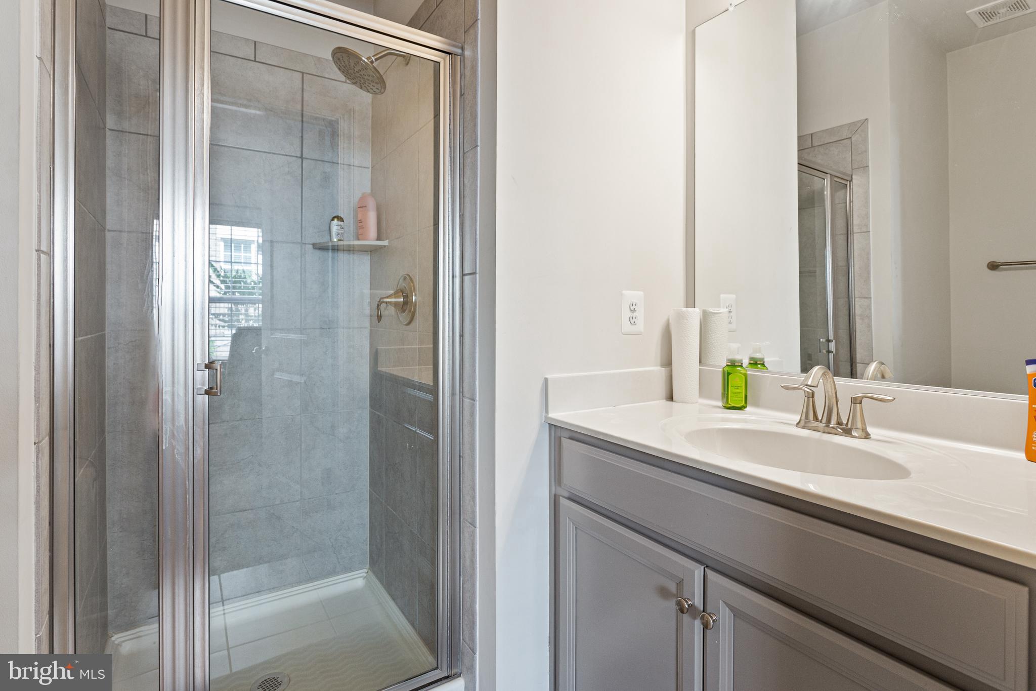 METROPOLITAN AT COLLEGE PARK - Residential Lease