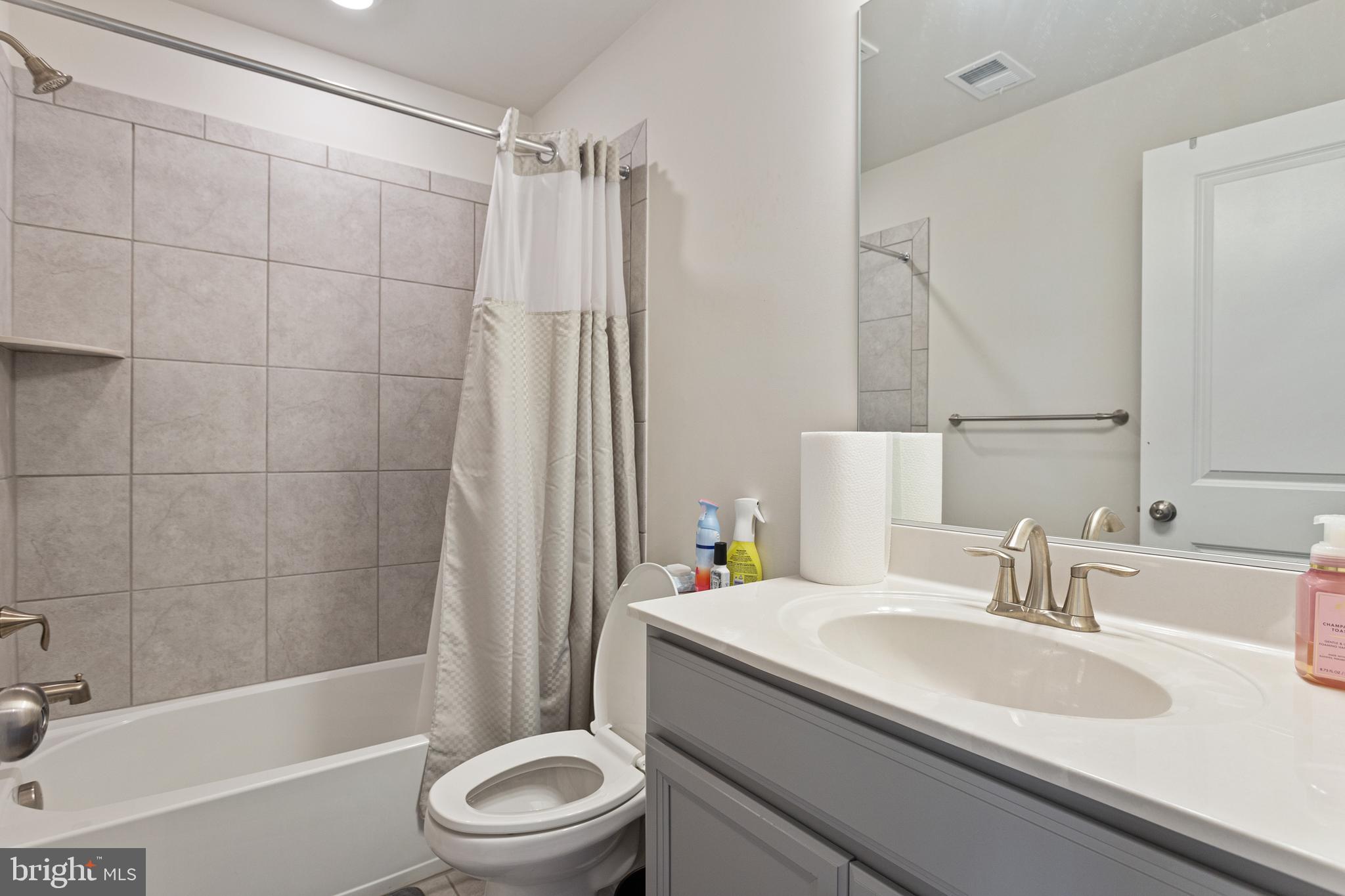 METROPOLITAN AT COLLEGE PARK - Residential Lease