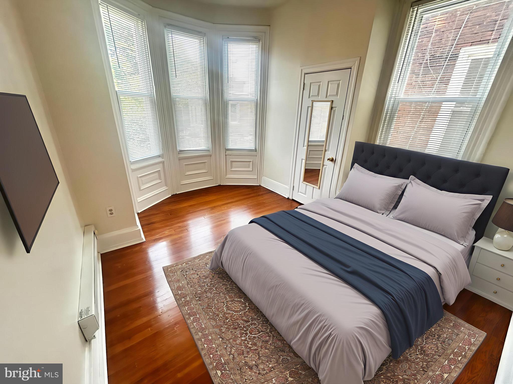 Welcome to 1819 W Oxford St #C, a charming and cozy 1-bedroom, 1-bathroom apartment perfect for comfortable city living. This thoughtfully designed space features modern finishes, including sleek granite countertops, stainless steel appliances, and elegant hardwood floors. Enjoy the convenience of in-unit laundry and ample storage space. The apartment’s open layout maximizes space and light, creating a welcoming and functional home. Located in a vibrant neighborhood, you’ll be close to local shops, dining, and public transport, making this an ideal choice for urban living.