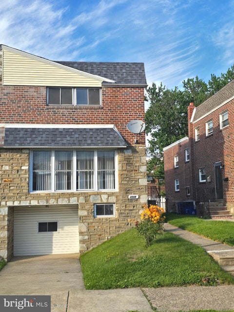 Townhouse For Sale - 2119 Hoffnagle Street<br/> PHILADELPHIA, PA 19152