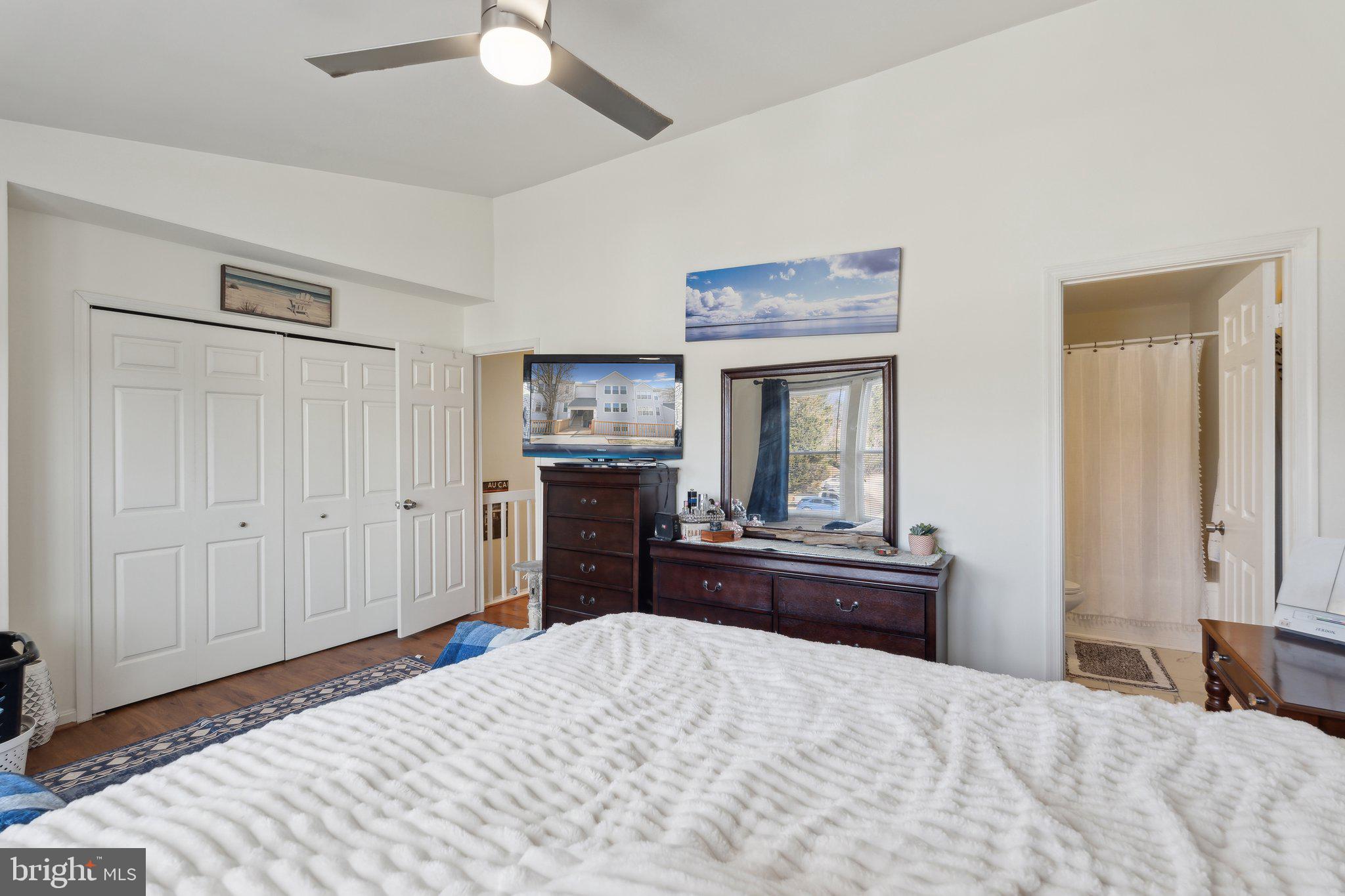 RIVERCHASE - Residential