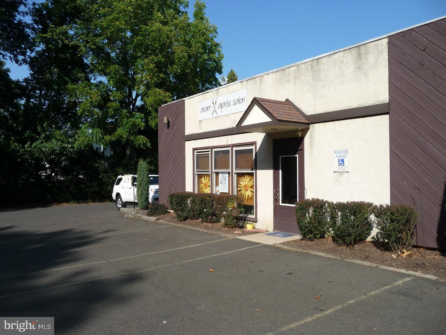 FLOURTOWN - Commercial Sale