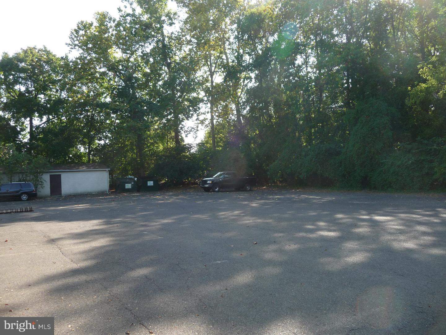 FLOURTOWN - Commercial Sale