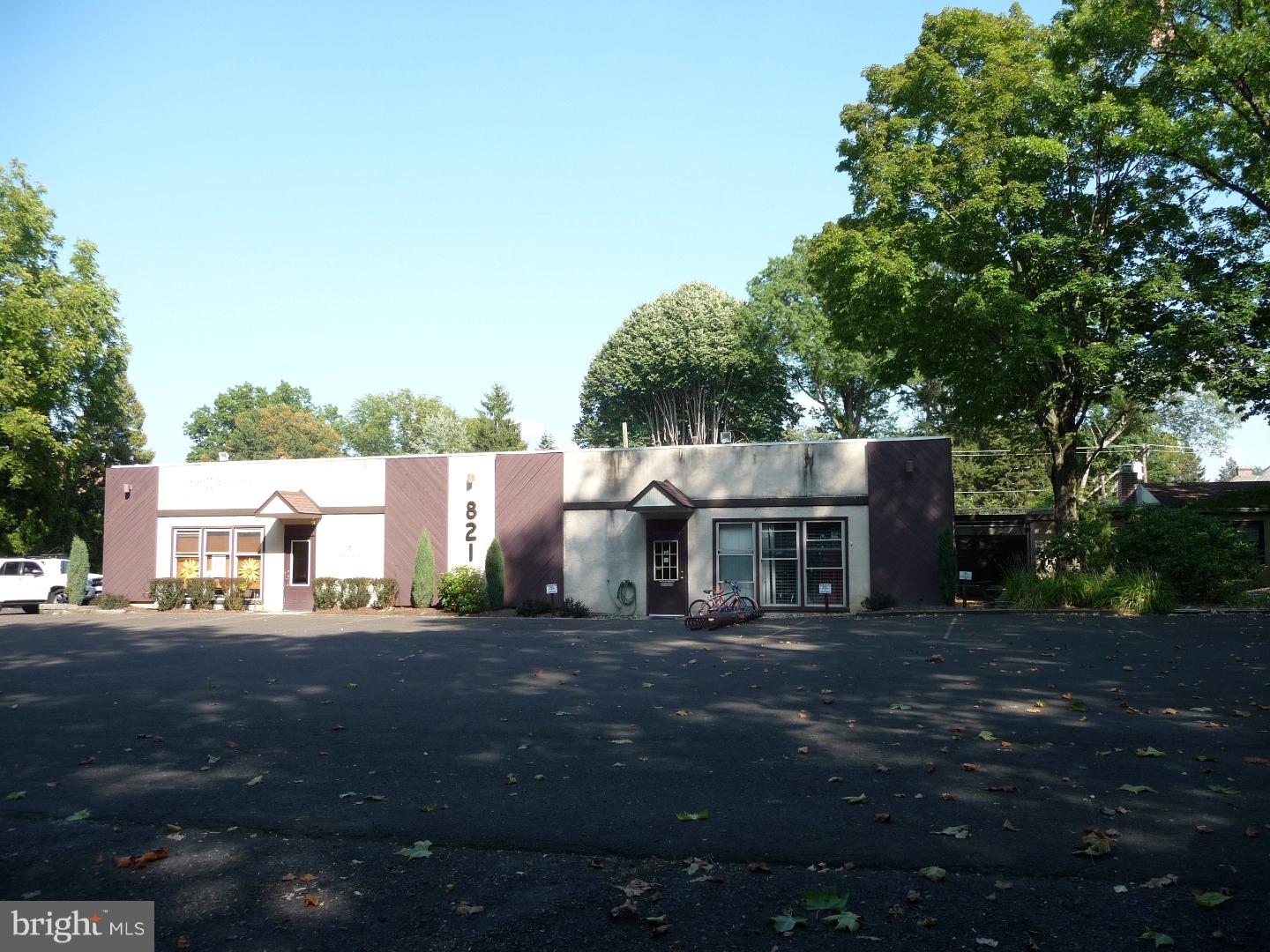 FLOURTOWN - Commercial Sale