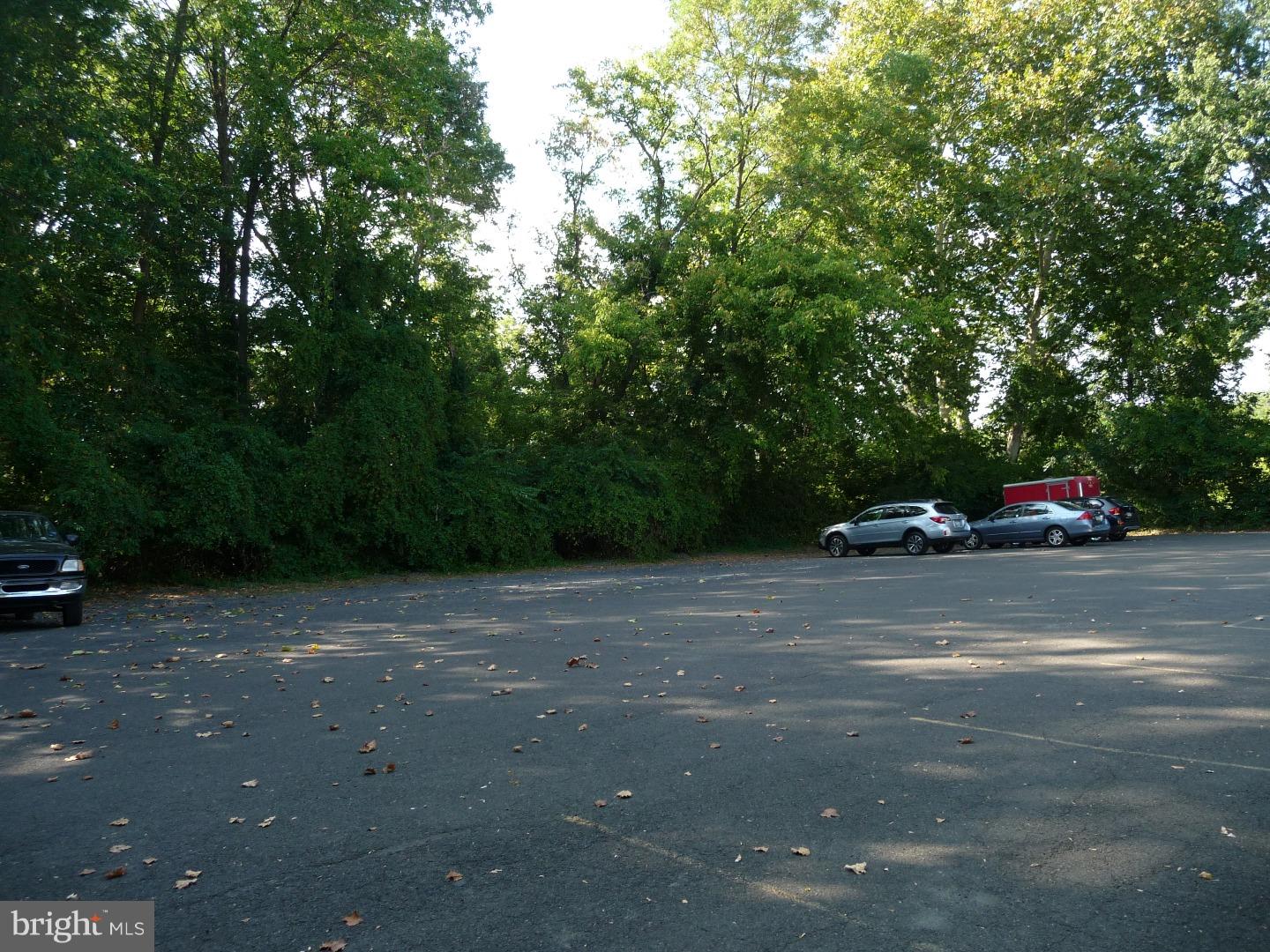 FLOURTOWN - Commercial Sale